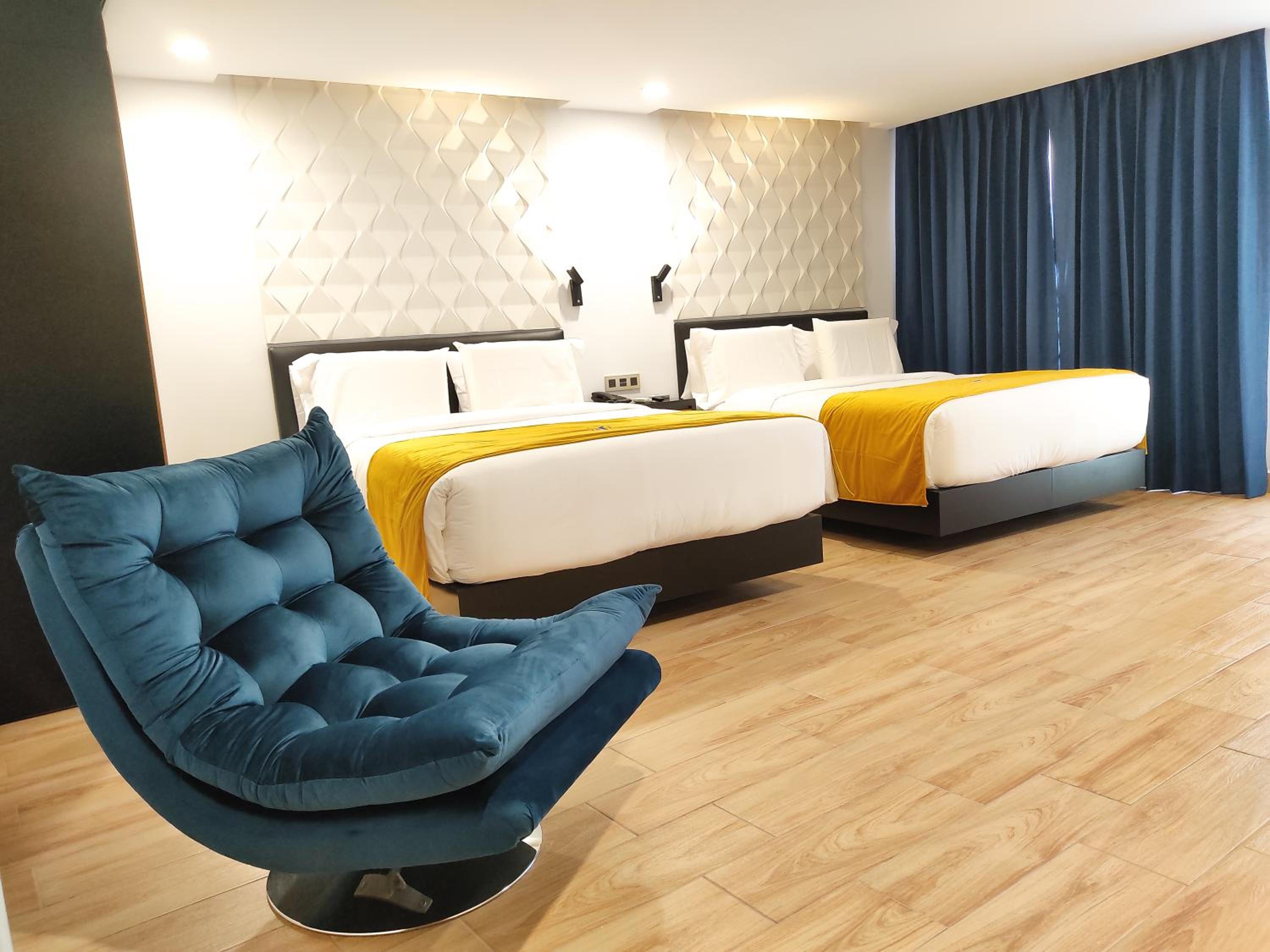 Deluxe Queen Suite - Photo 22