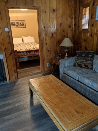Queen Suite - Photo 1