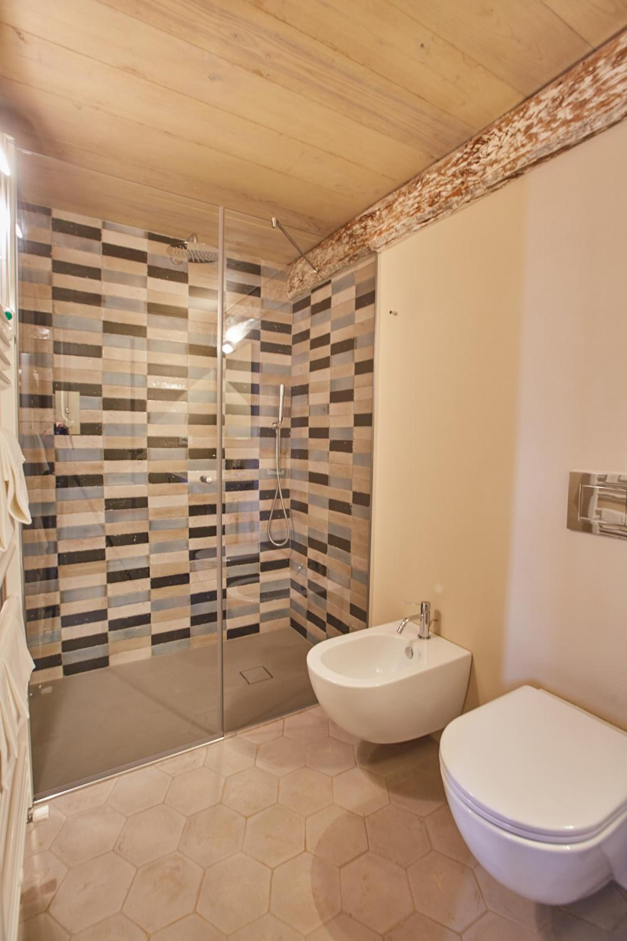 Triple Room with View - Photo 13