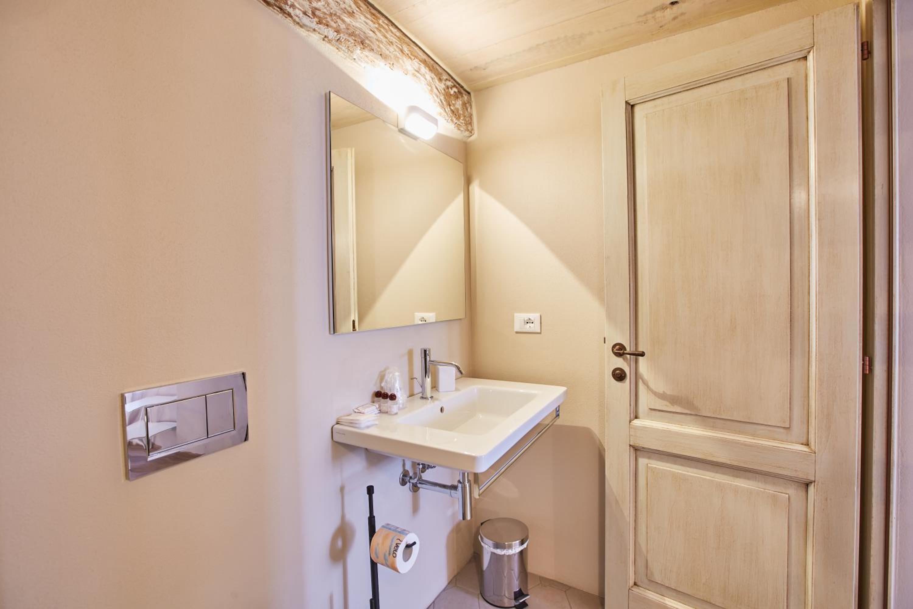 Triple Room with View - Photo 20