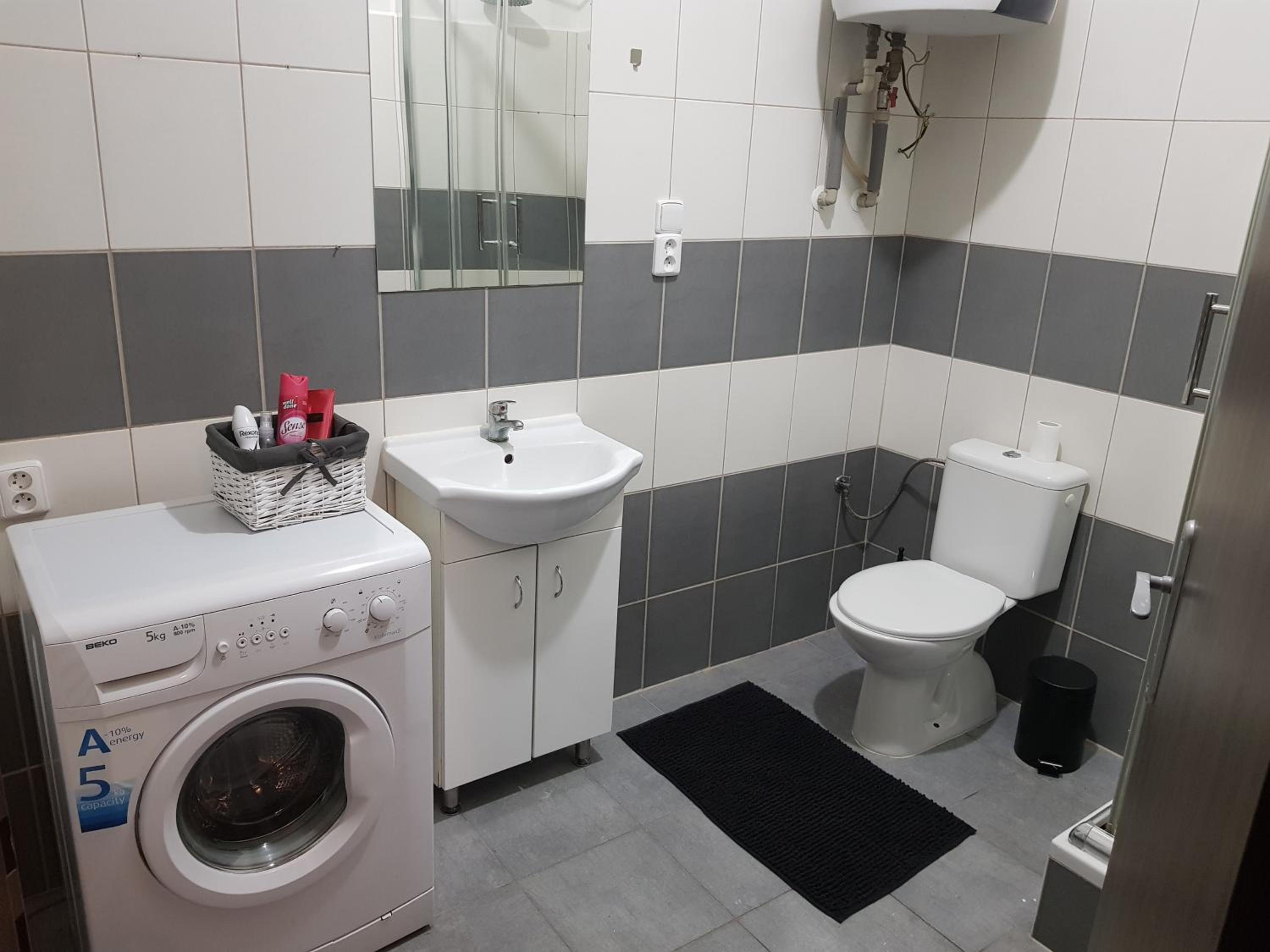 One-Bedroom Apartment - Photo 37