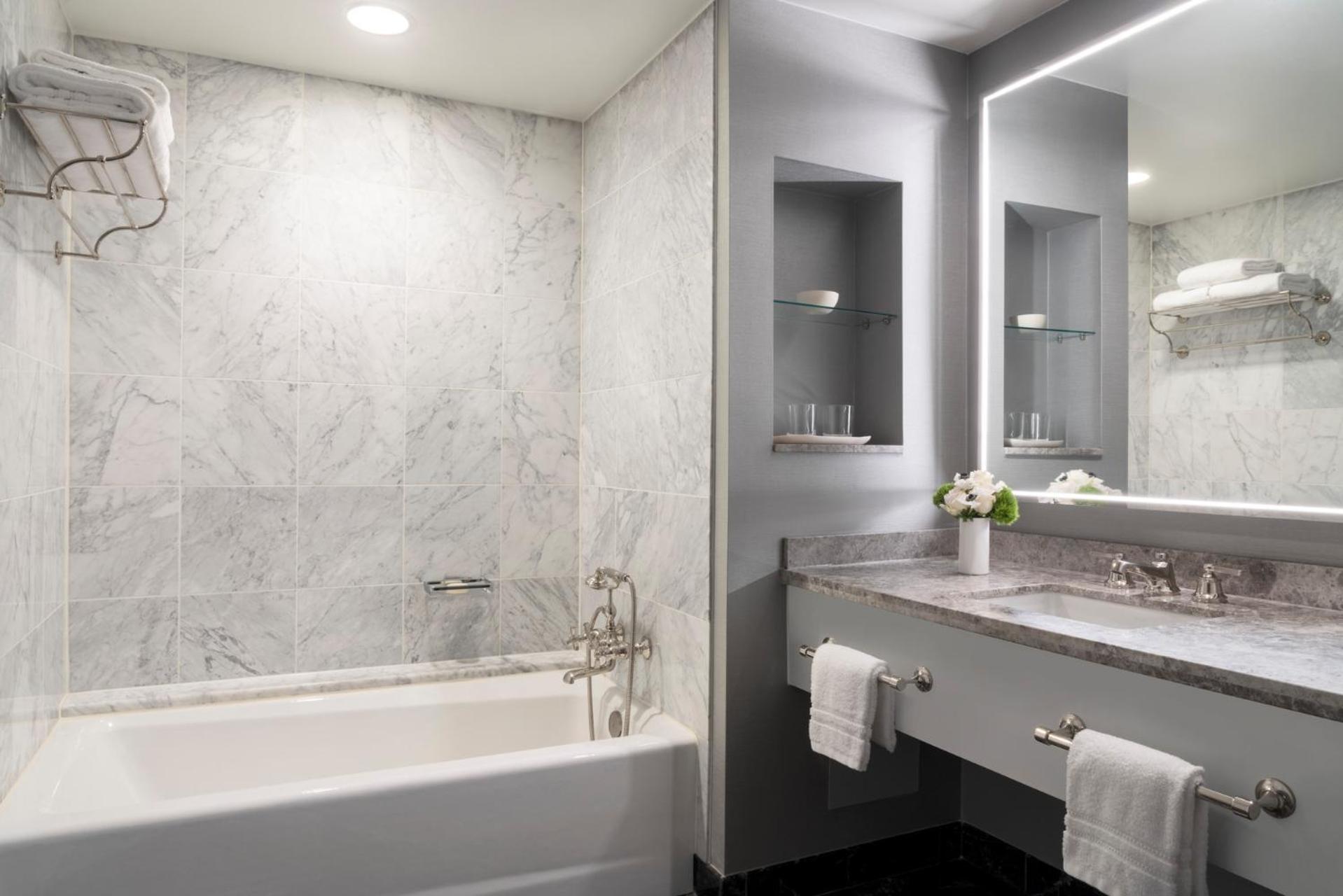 One-Bedroom King Suite - Mobility Access