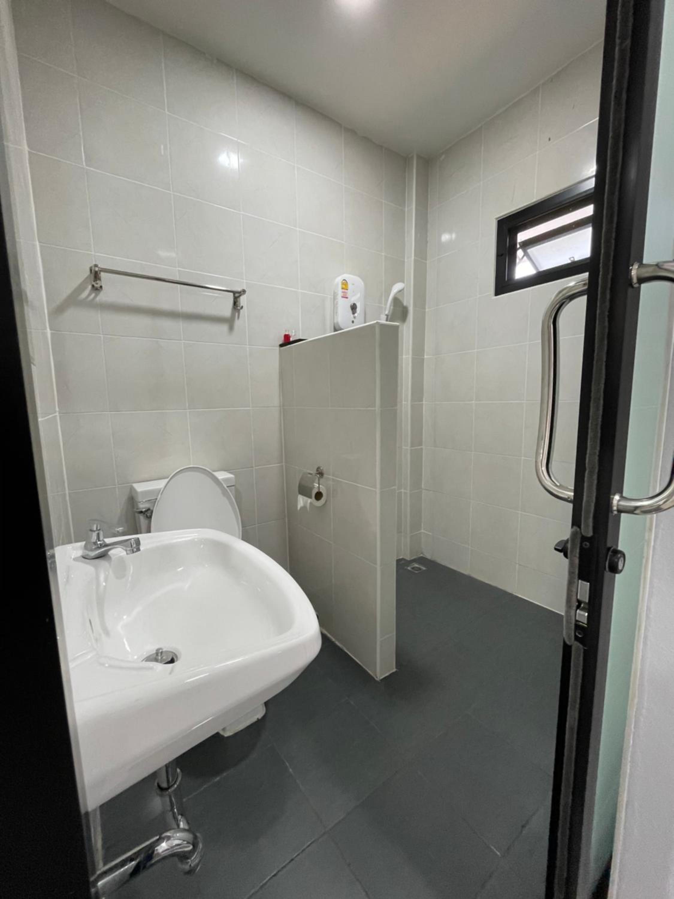 Double Room with Private Bathroom - Photo 3