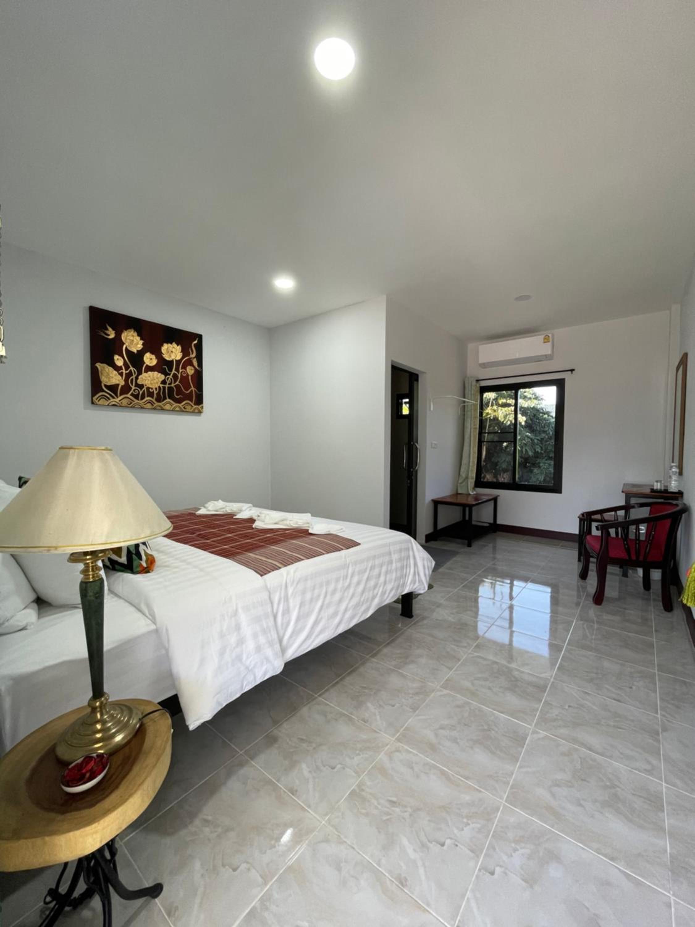 Double Room with Private Bathroom - Photo 4