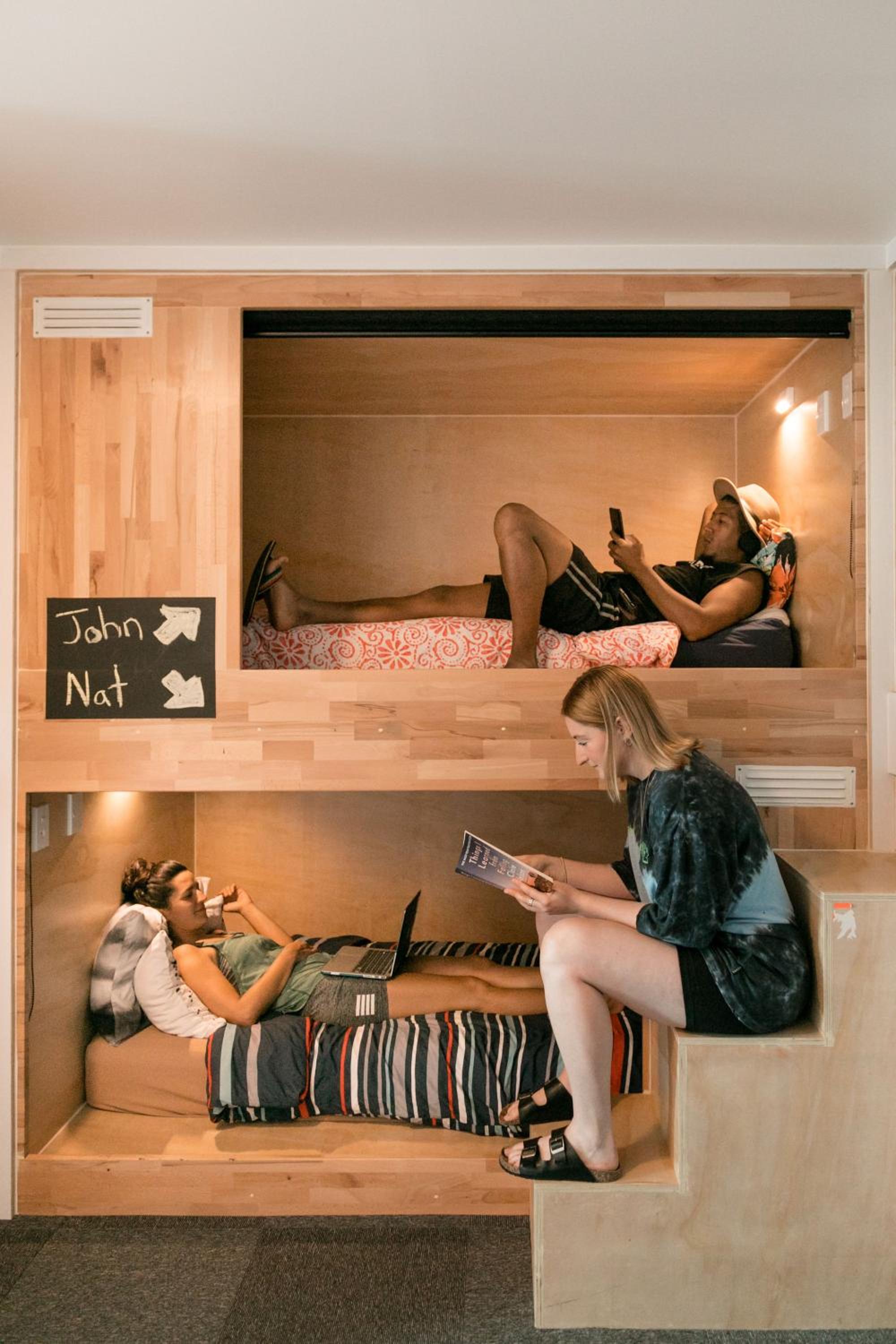Single Pod in 10-Bed Mixed Dormitory Room photo 3