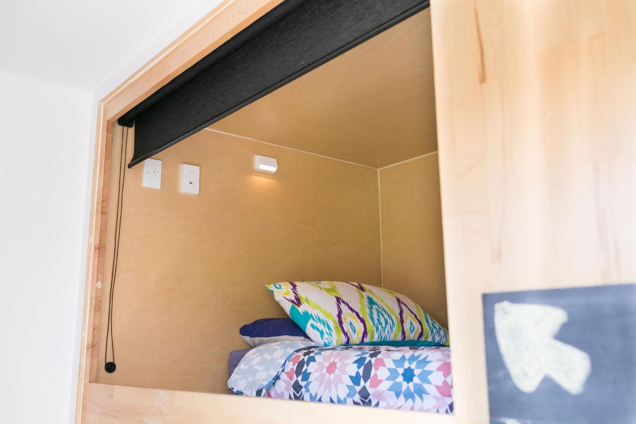 Single Pod in 10-Bed Mixed Dormitory Room photo 2