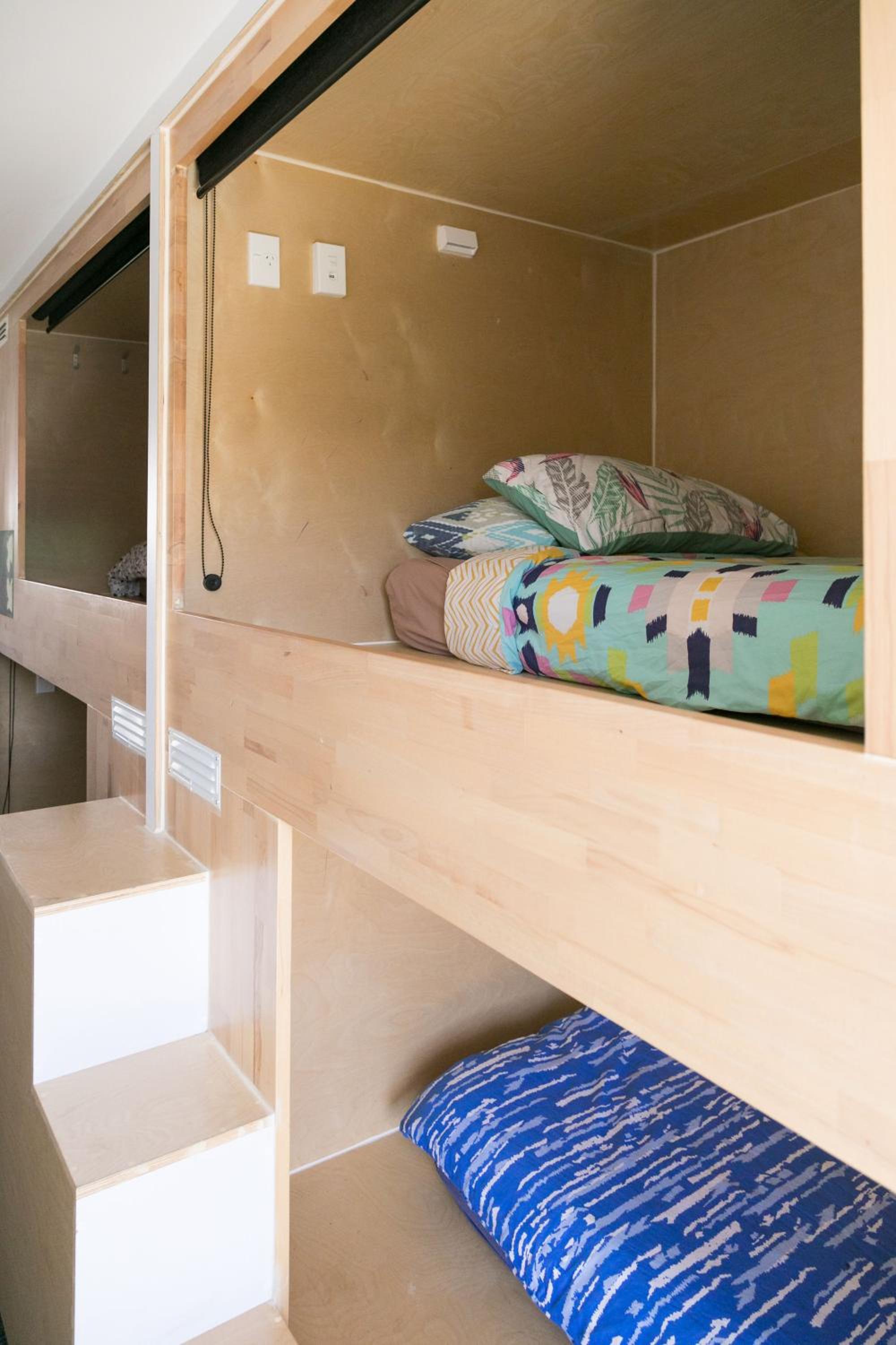 Single Pod in 4-Bed Mixed Dormitory Room photo 3