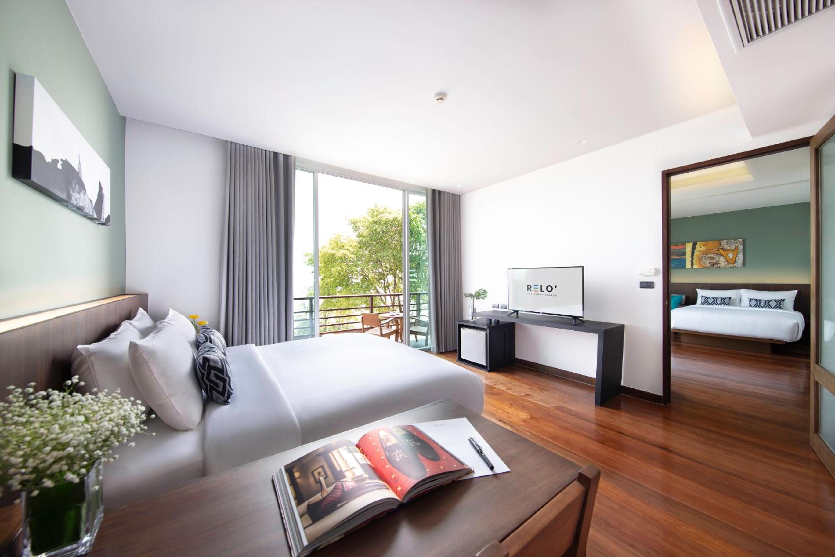Executive Suite - Photo 2