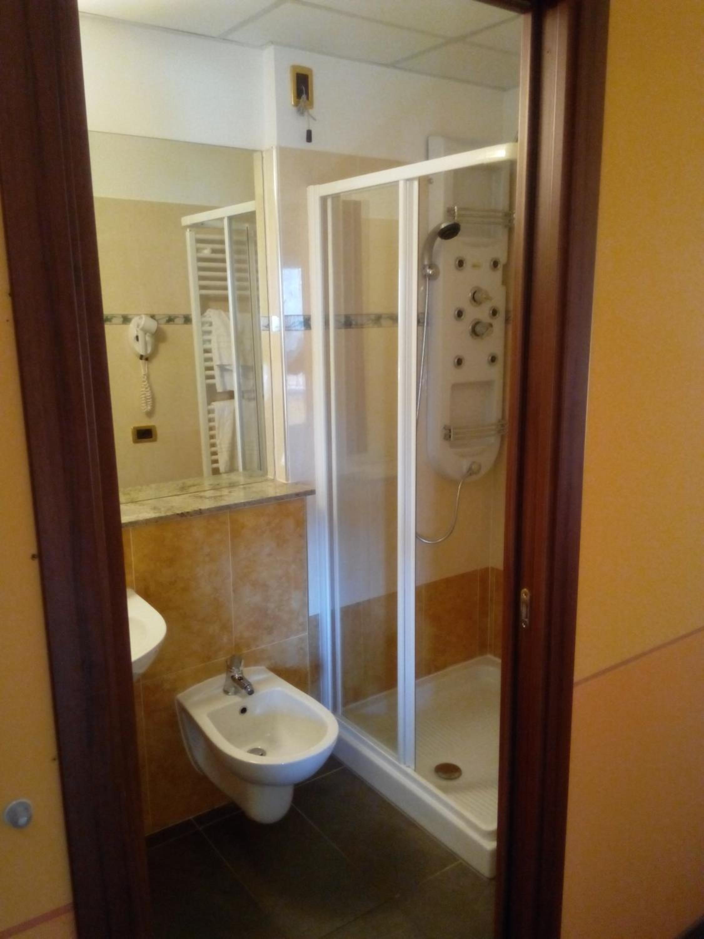 Superior Double or Twin Room with Lake View - Photo 7