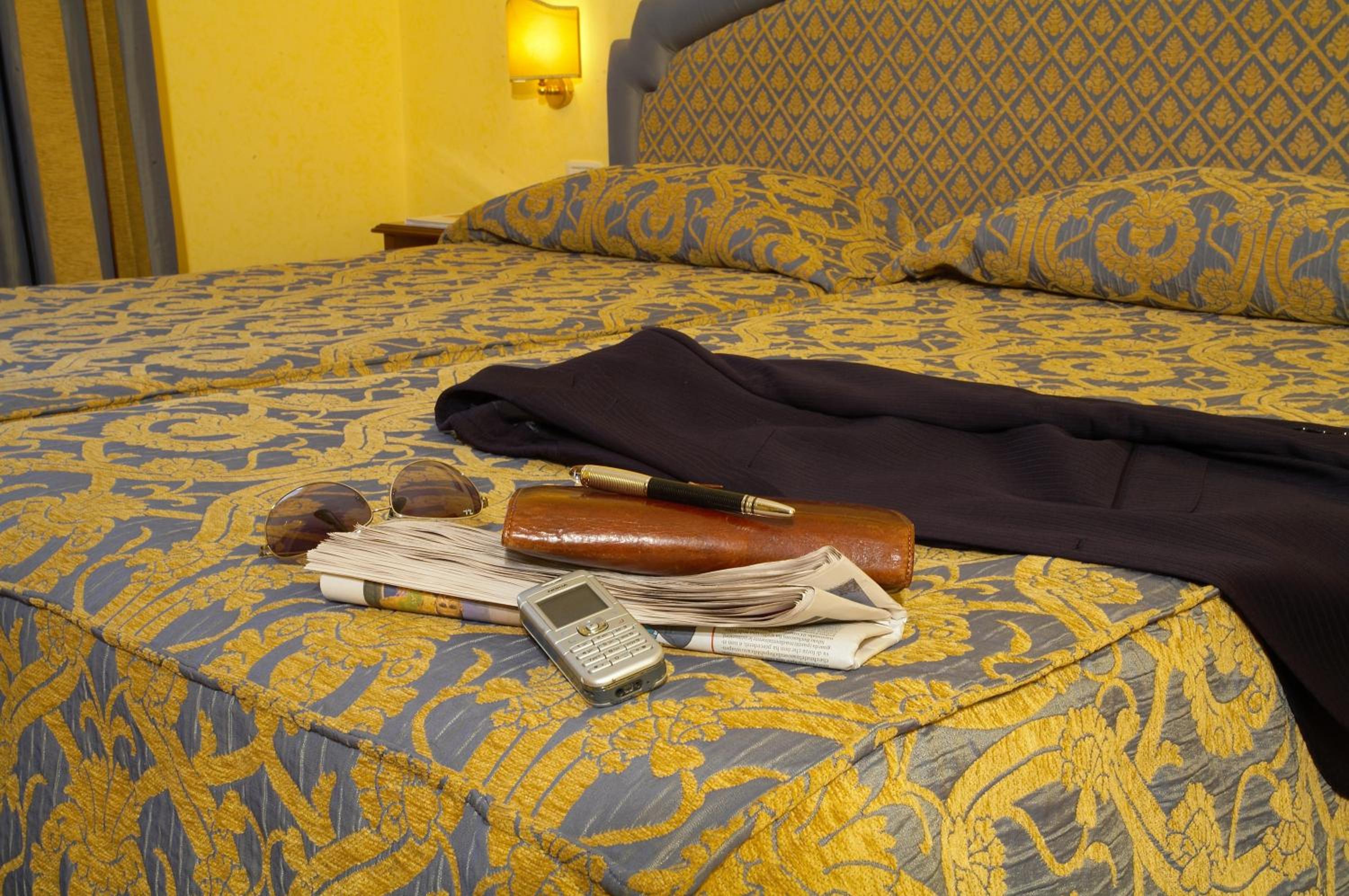 Standard Twin Room - Photo 10