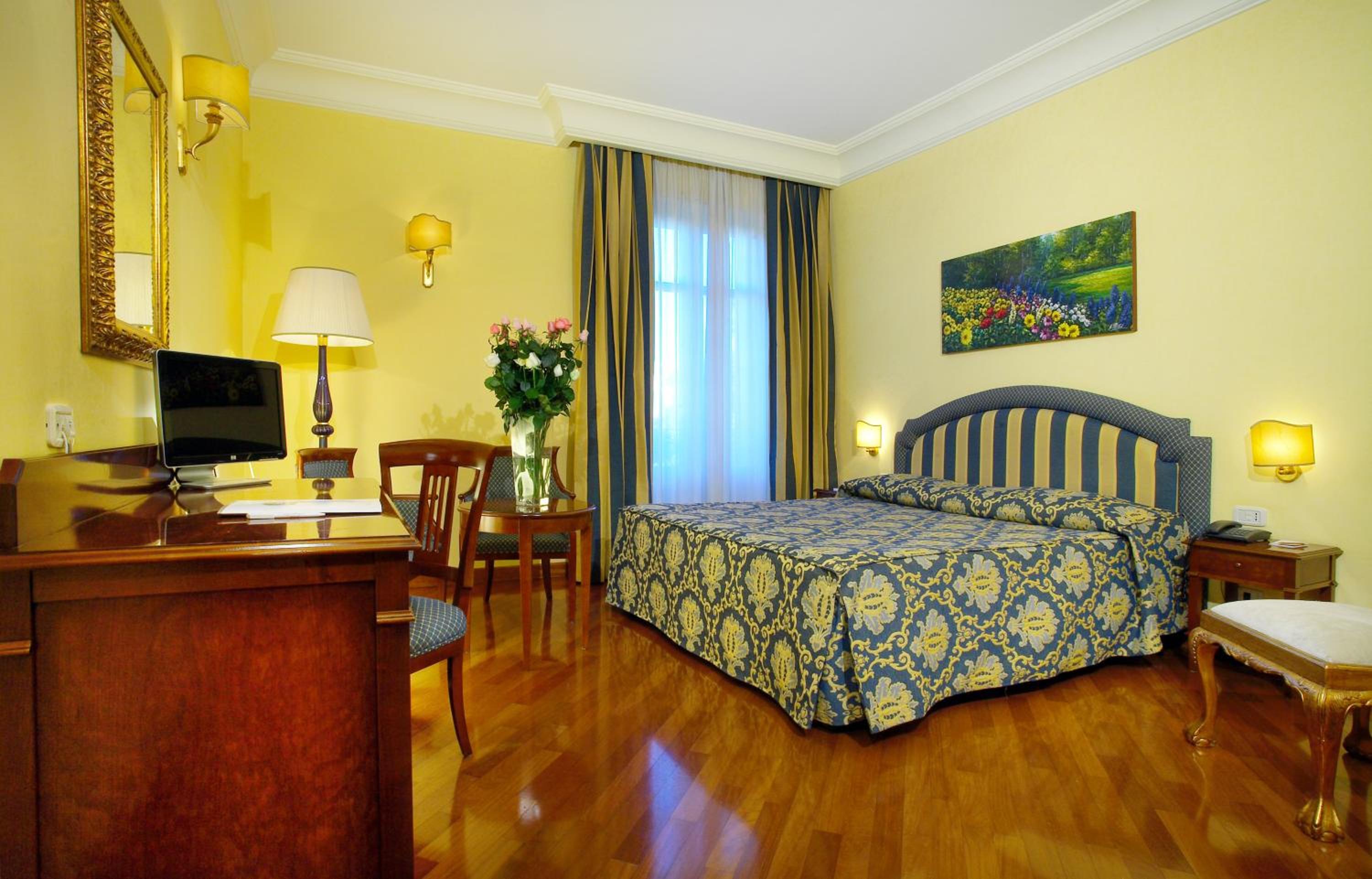 Standard Twin Room - Photo 8