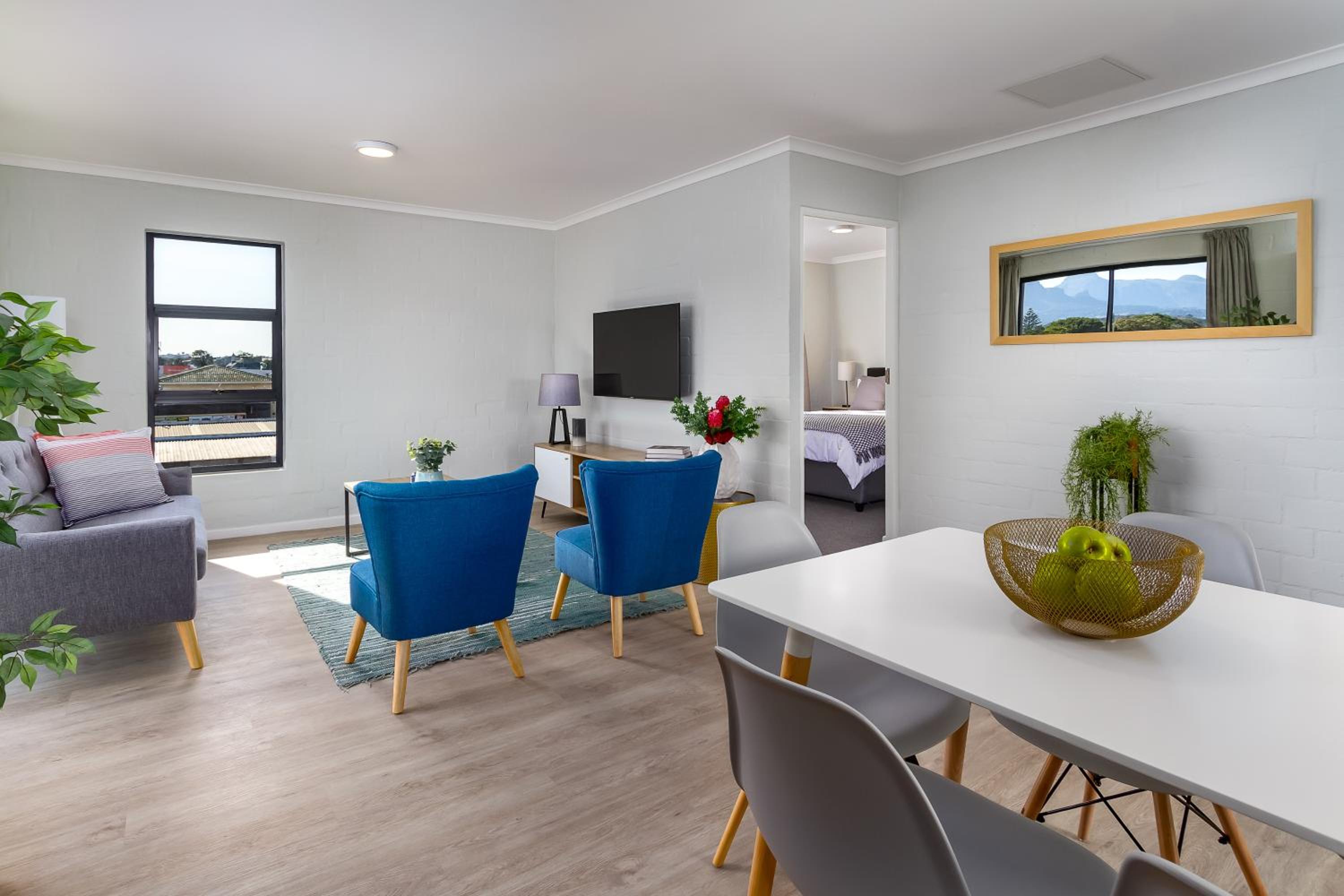One-Bedroom Apartment - Photo 2