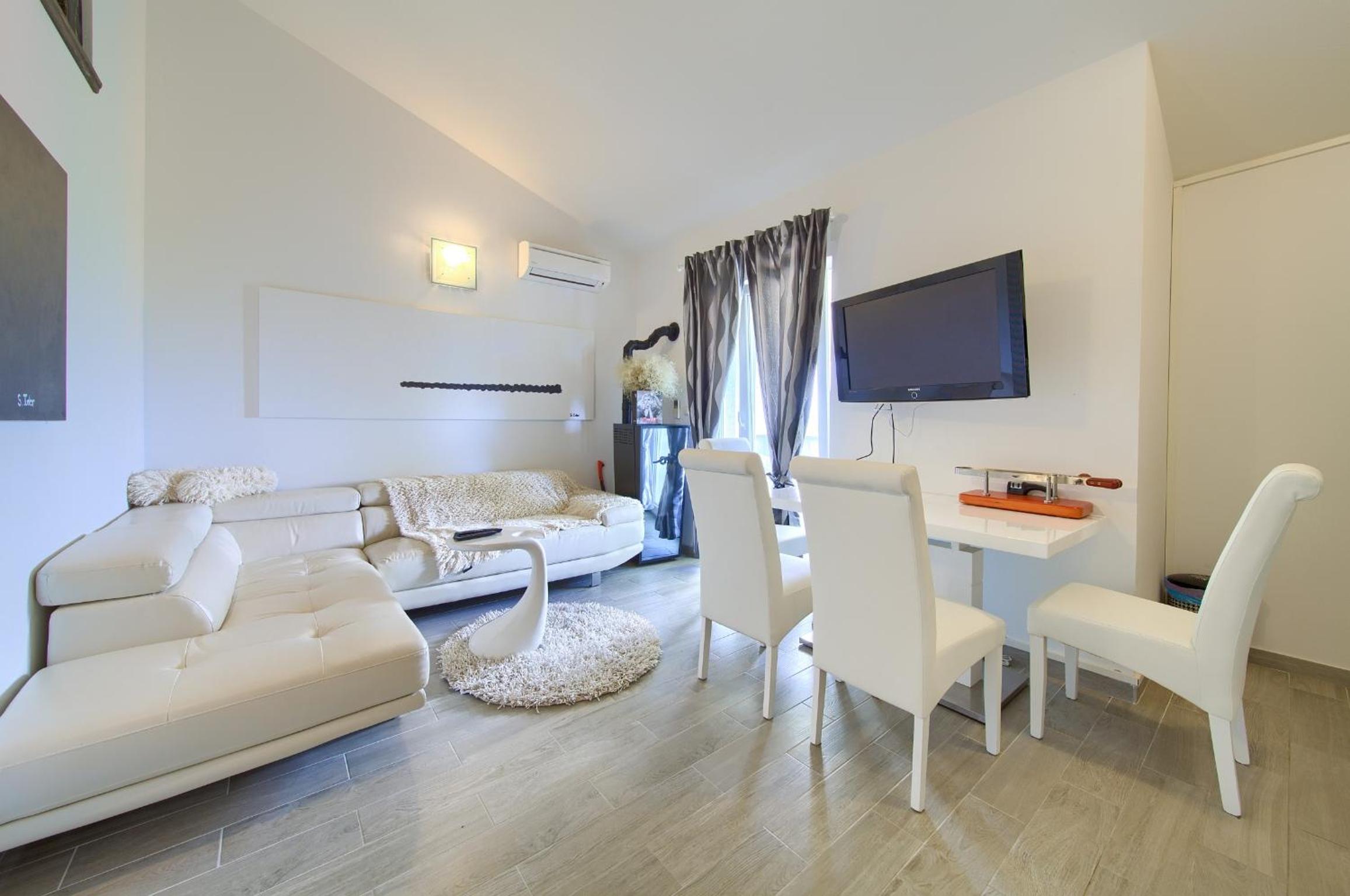 Deluxe Apartment