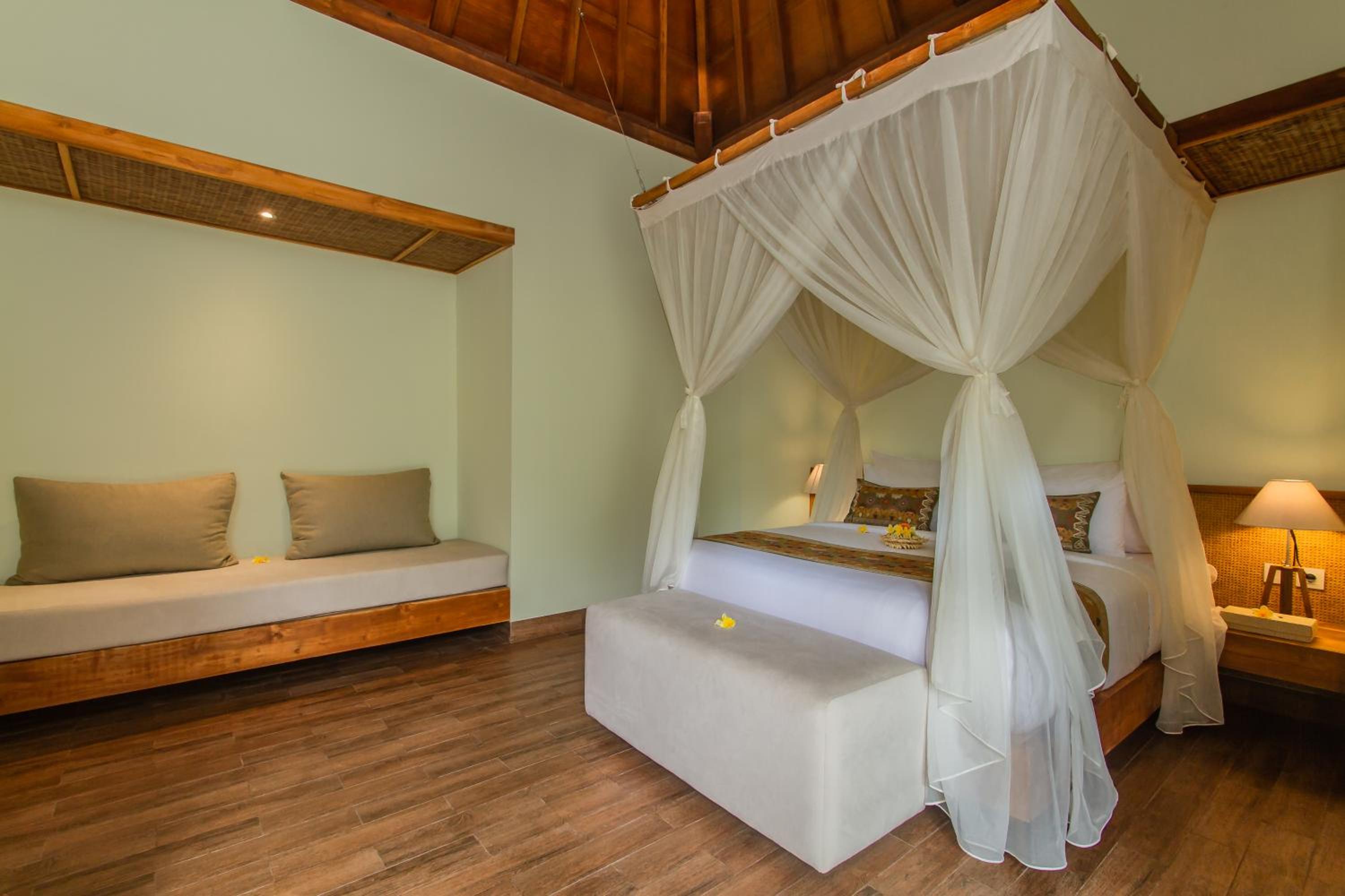 Villa with Private Pool - Photo 8