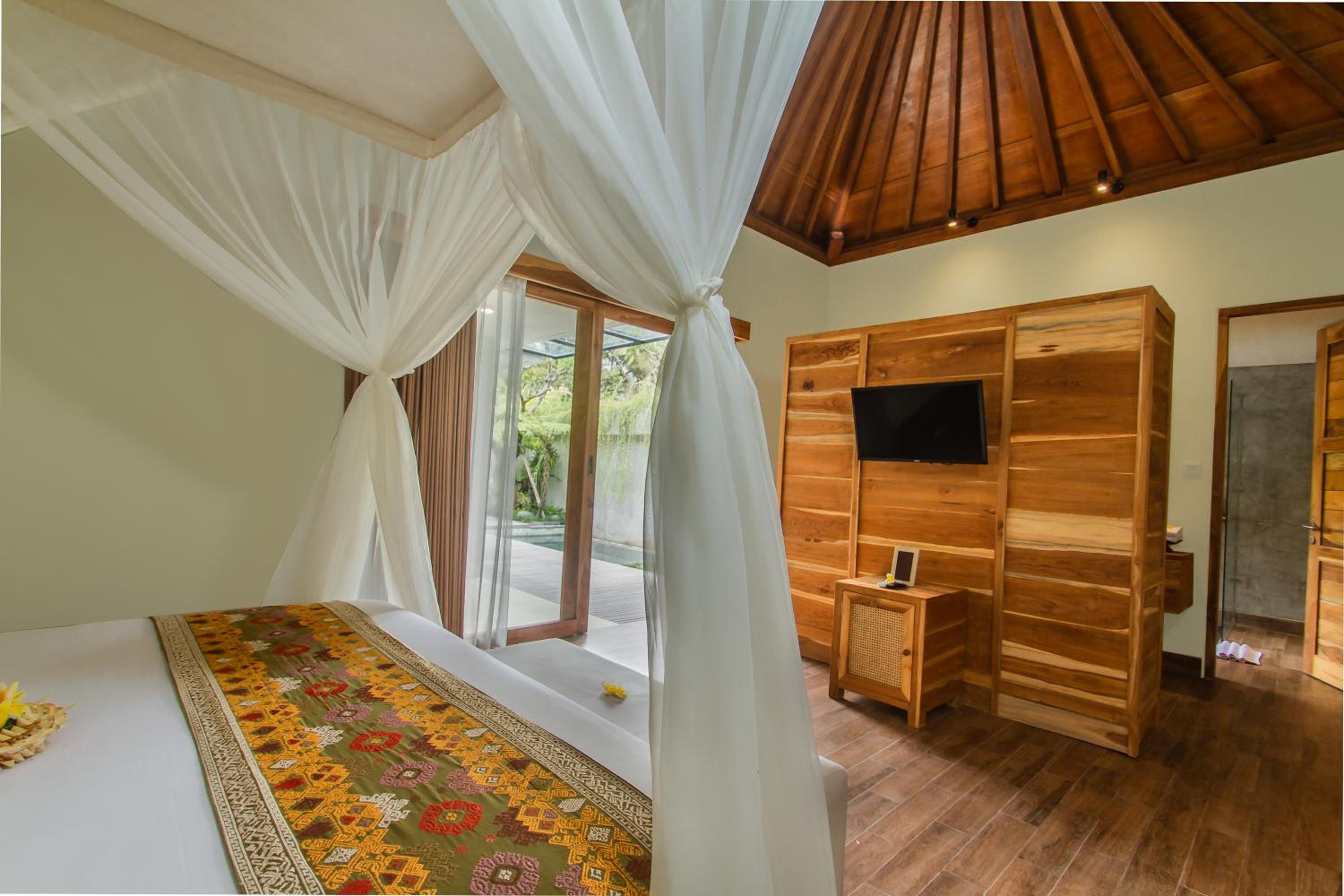 Villa with Private Pool - Photo 4