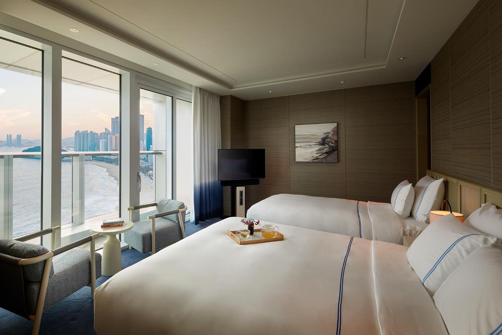 SIGNIEL Premier Family Twin Room with Ocean View - Photo 4