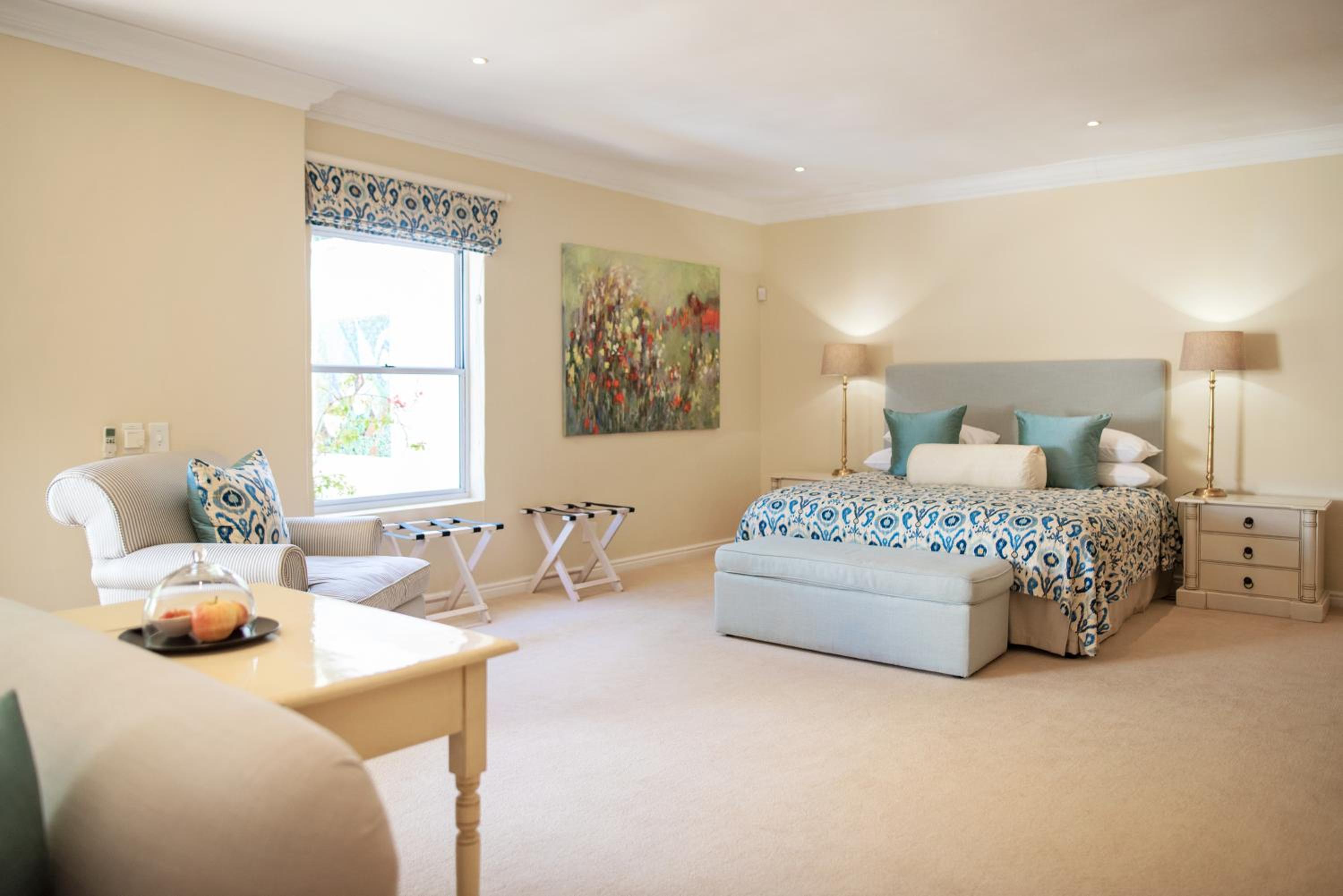 Premier Suite - Photo 11