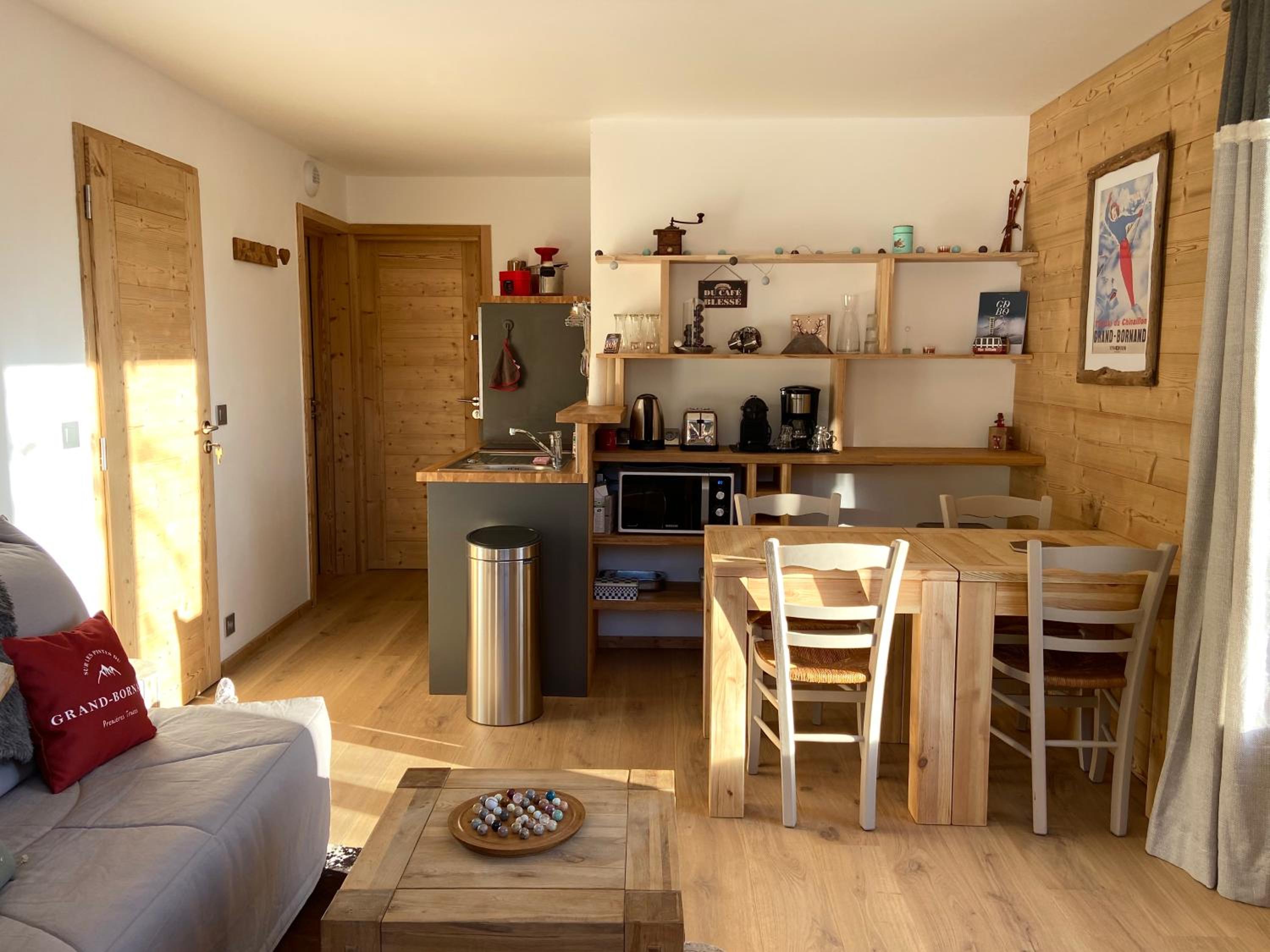 Apartment with Mountain View photo 2