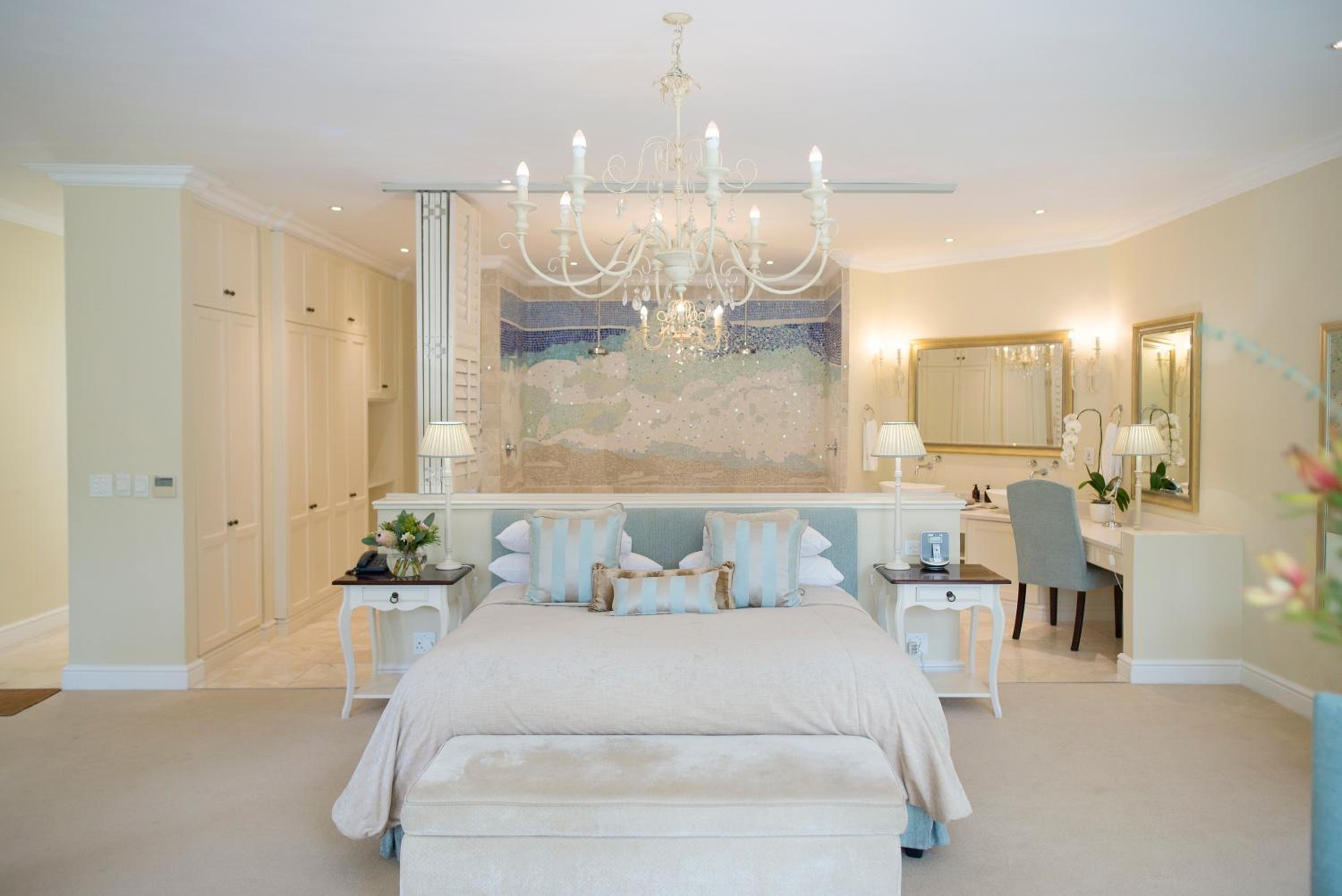 Premier Suite - Photo 3