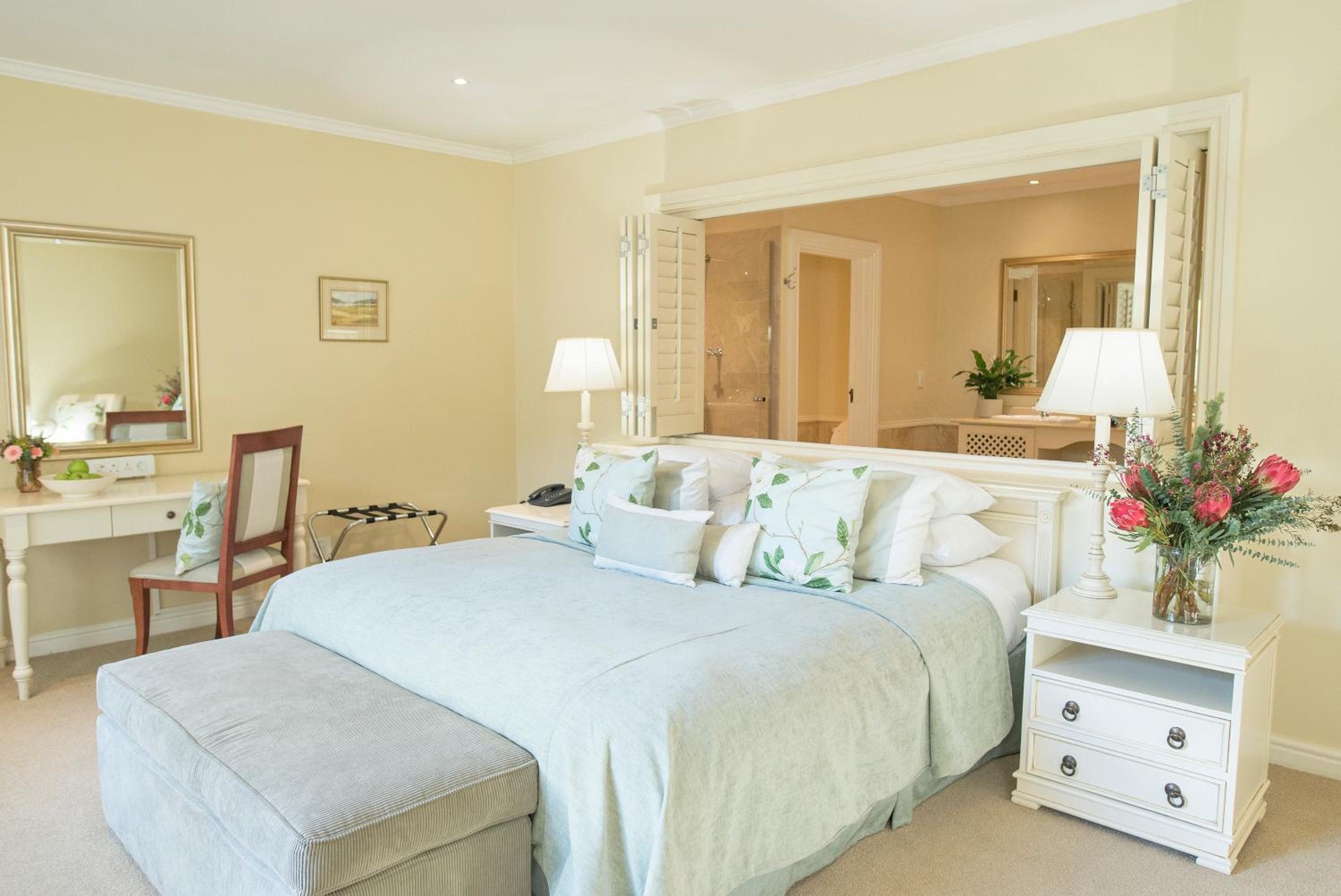 Superior King Room - Photo 12