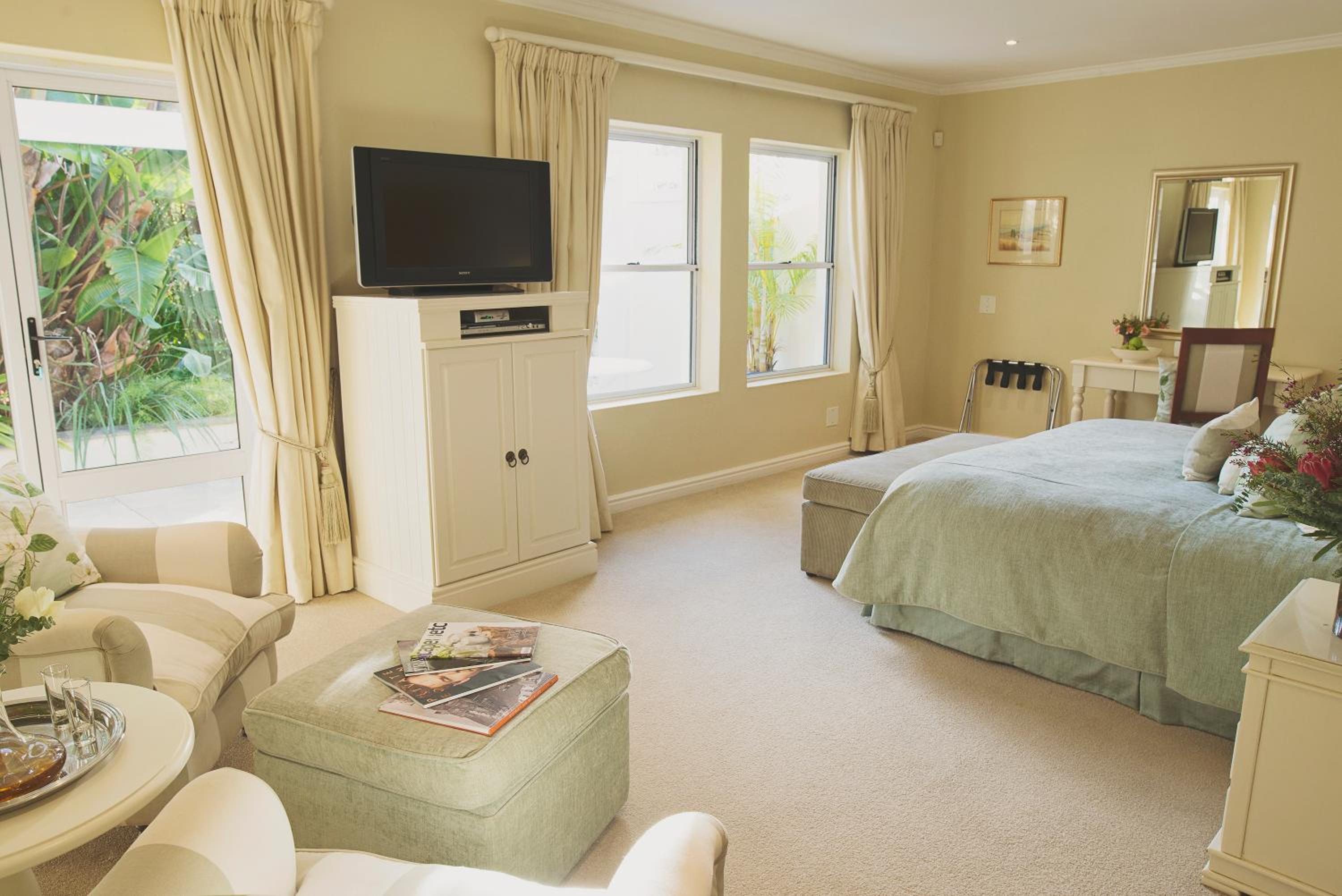 Superior King Room - Photo 16