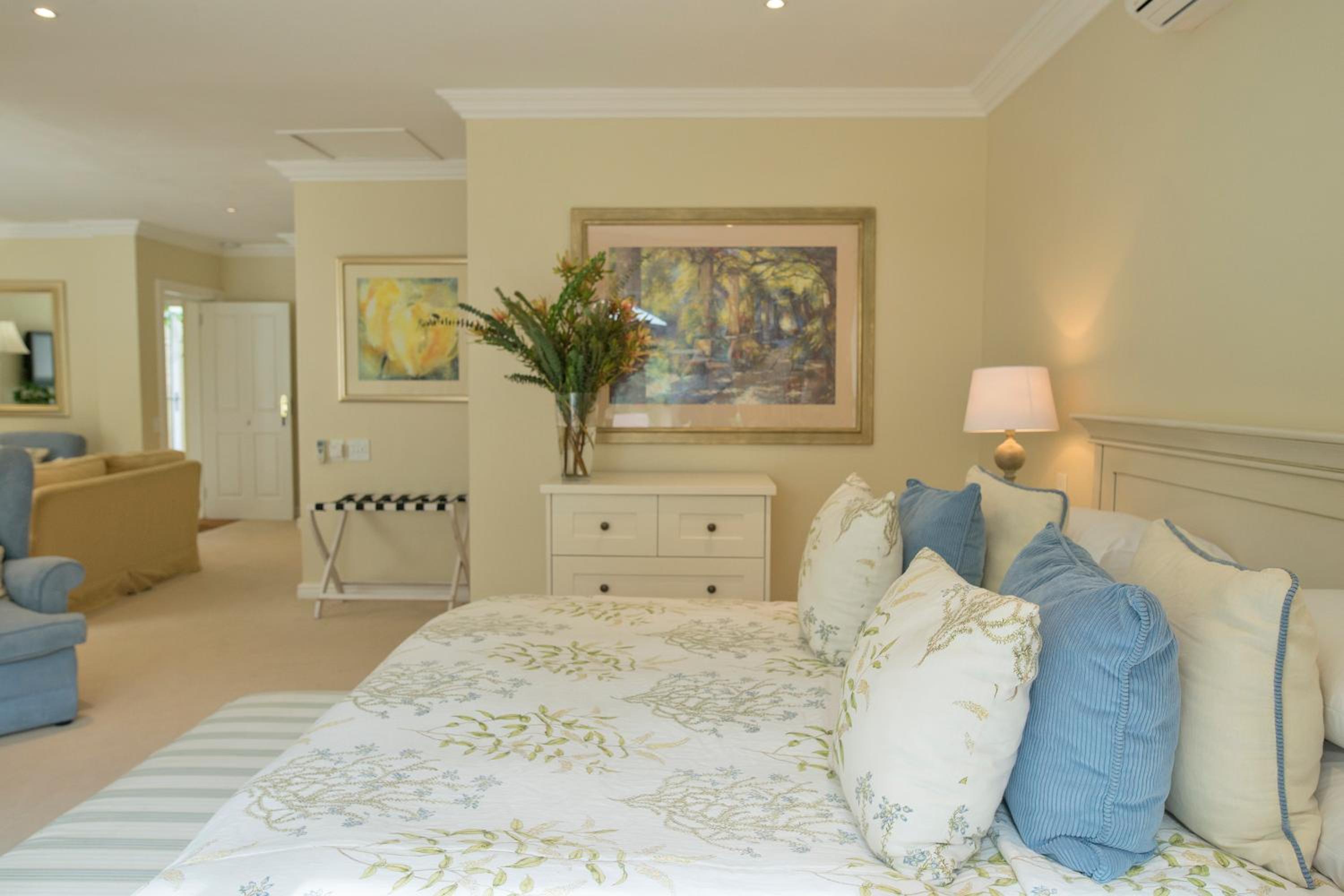 Suite With Private Pool thumbnail 5