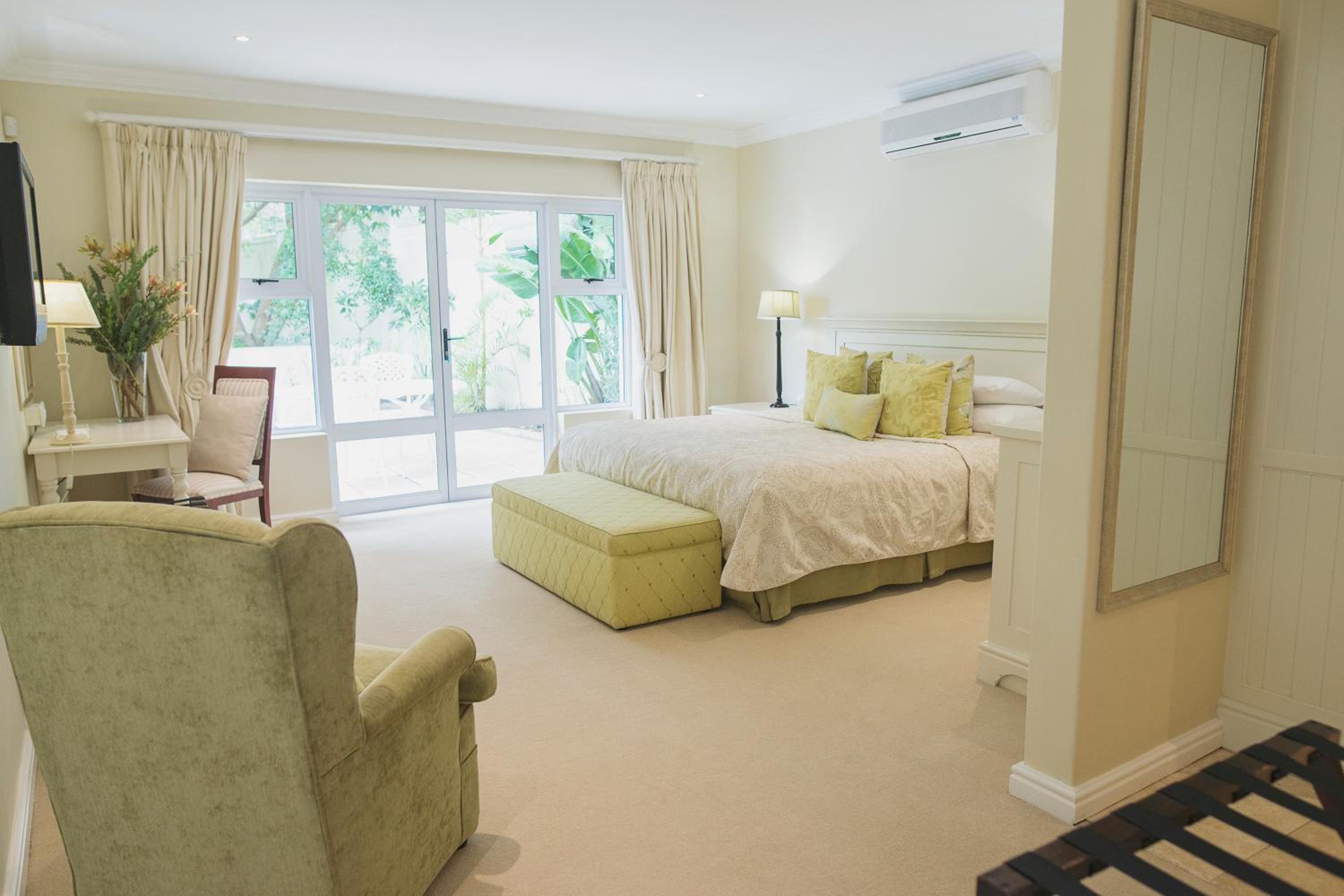 Suite With Private Pool thumbnail 6