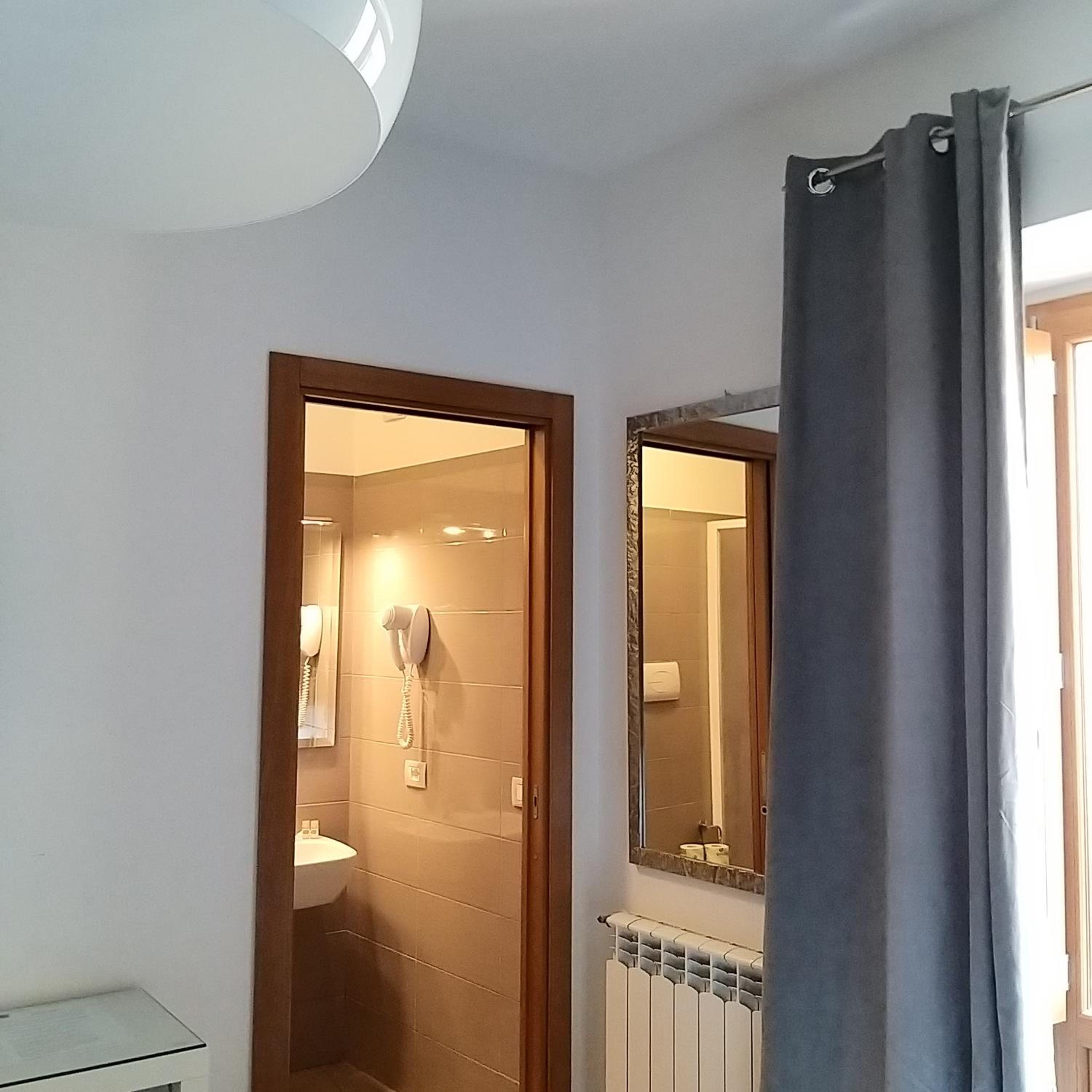 Superior King Room - Photo 28