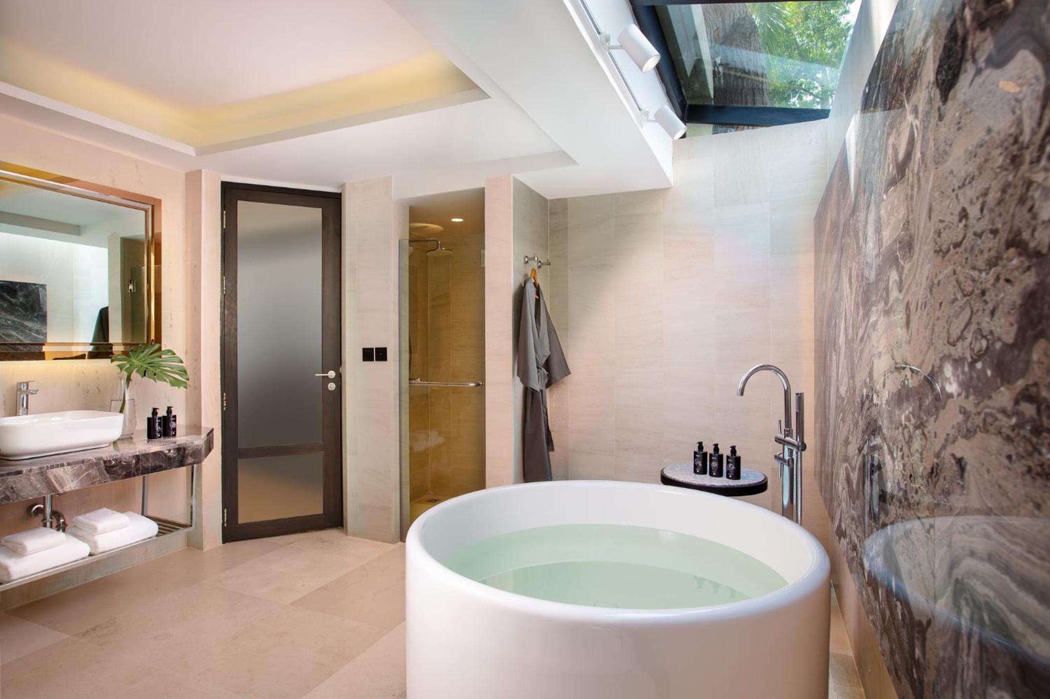 Pet Friendly Suite Villa - Private Pool - Photo 4