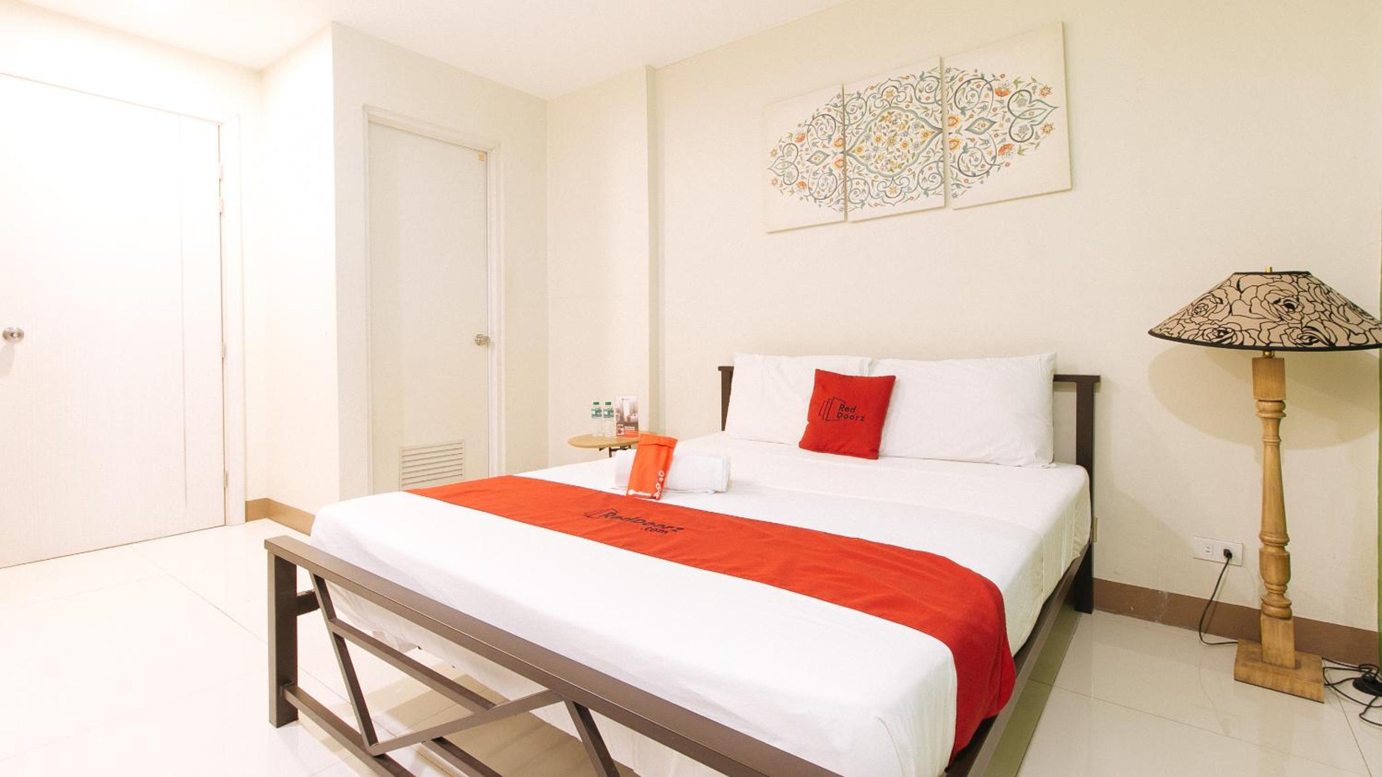 Executive Suite - Photo 25