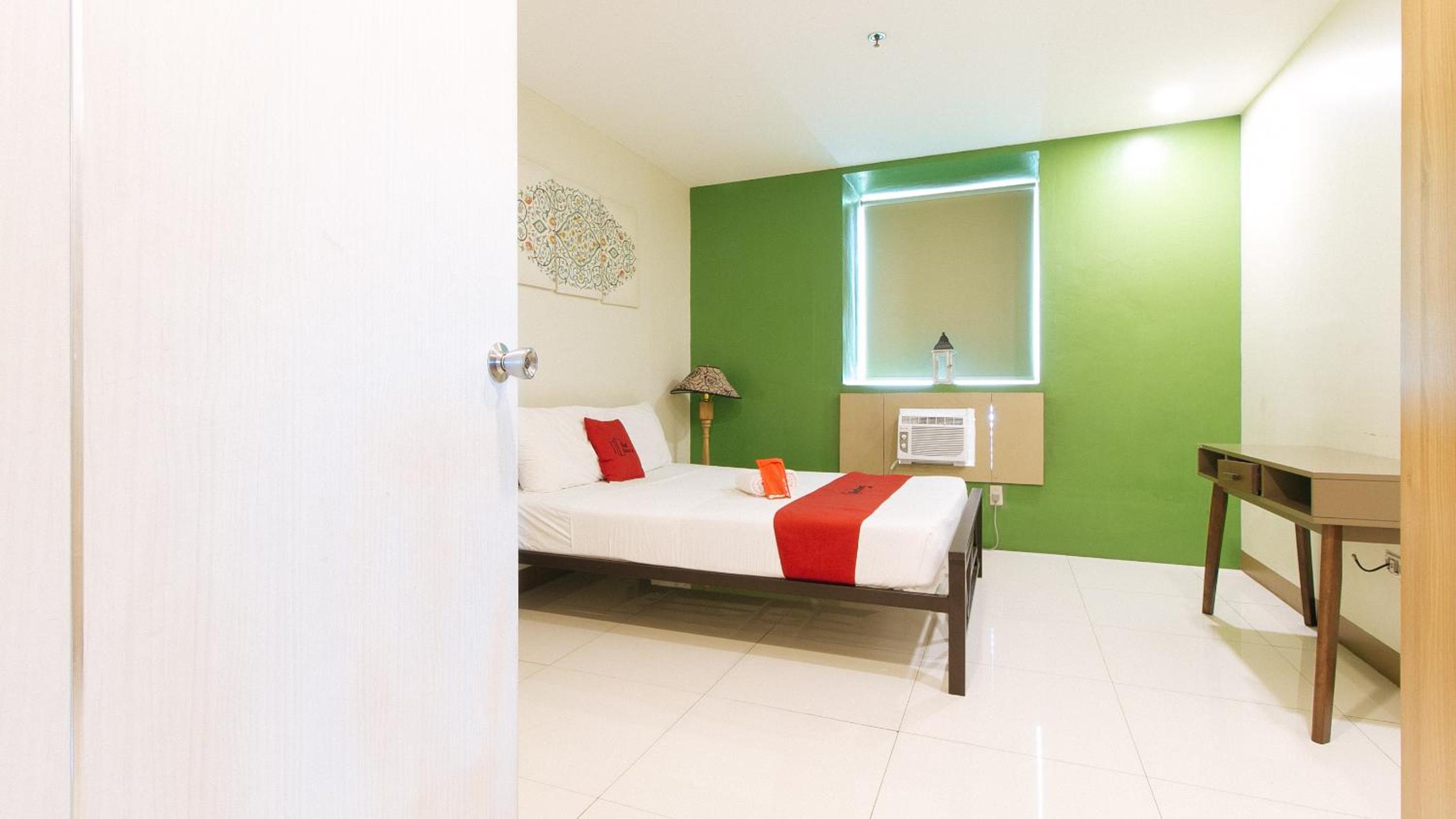 Executive Suite - Photo 22