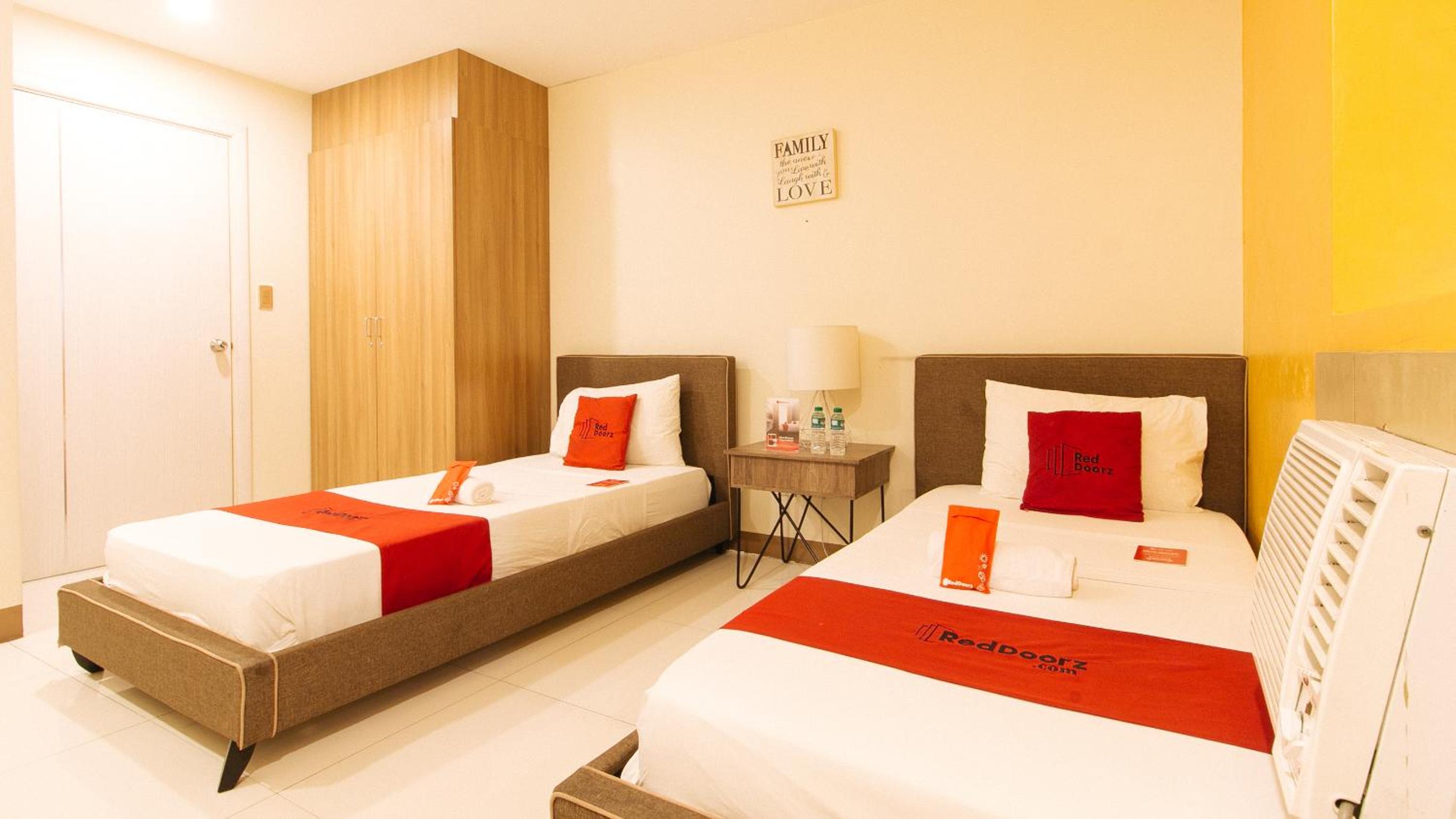 Executive Suite - Photo 2