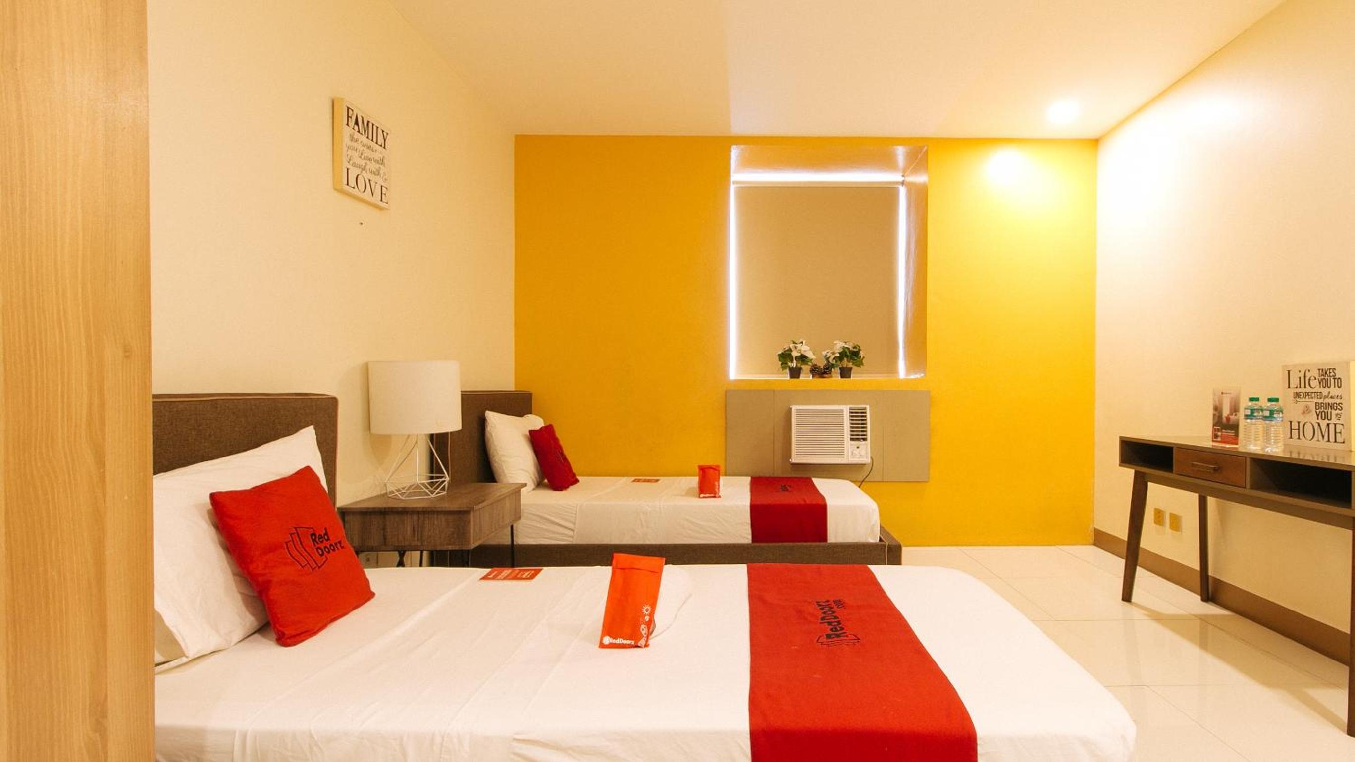 Executive Suite - Photo 17
