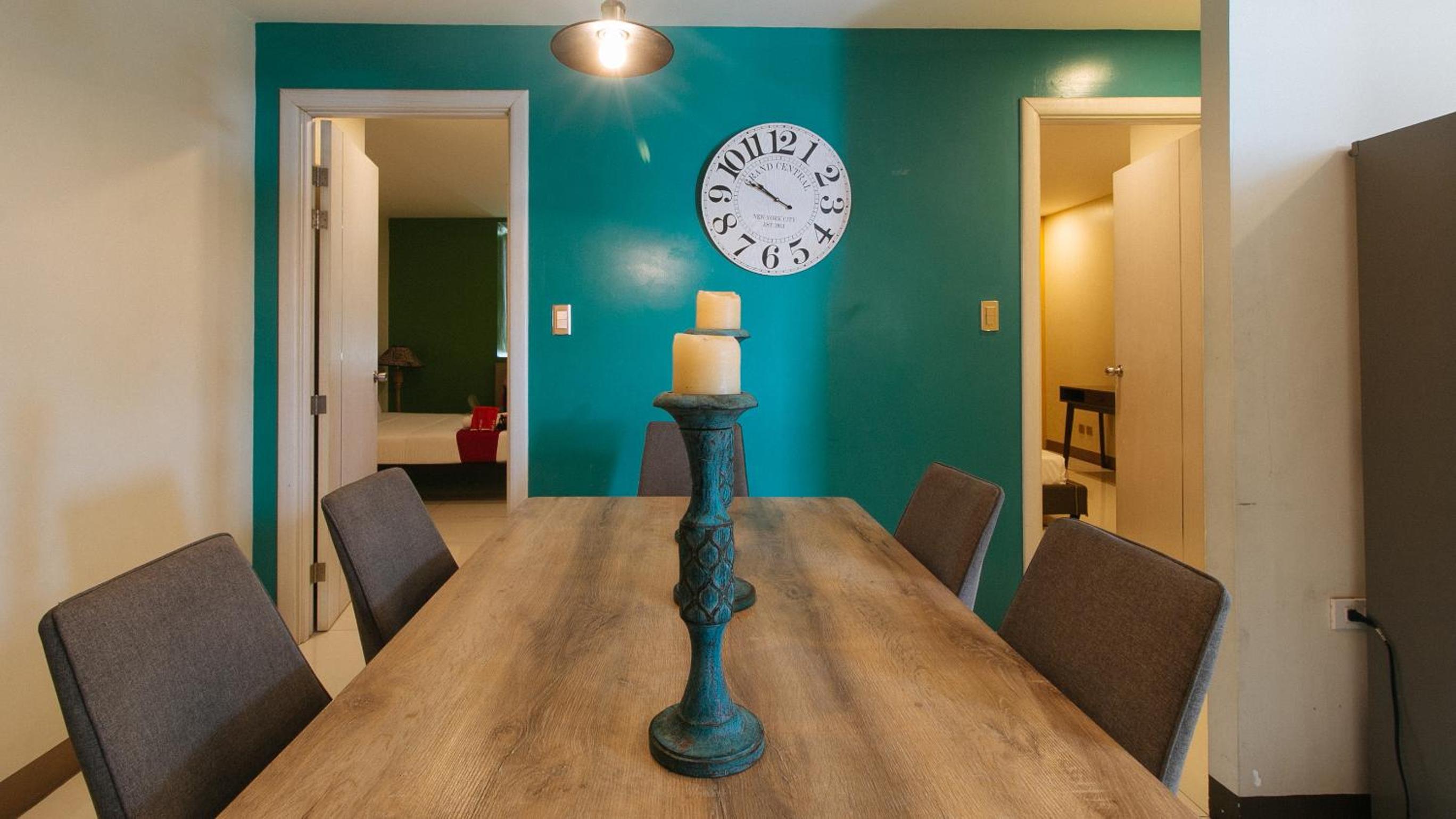 Executive Suite - Photo 10