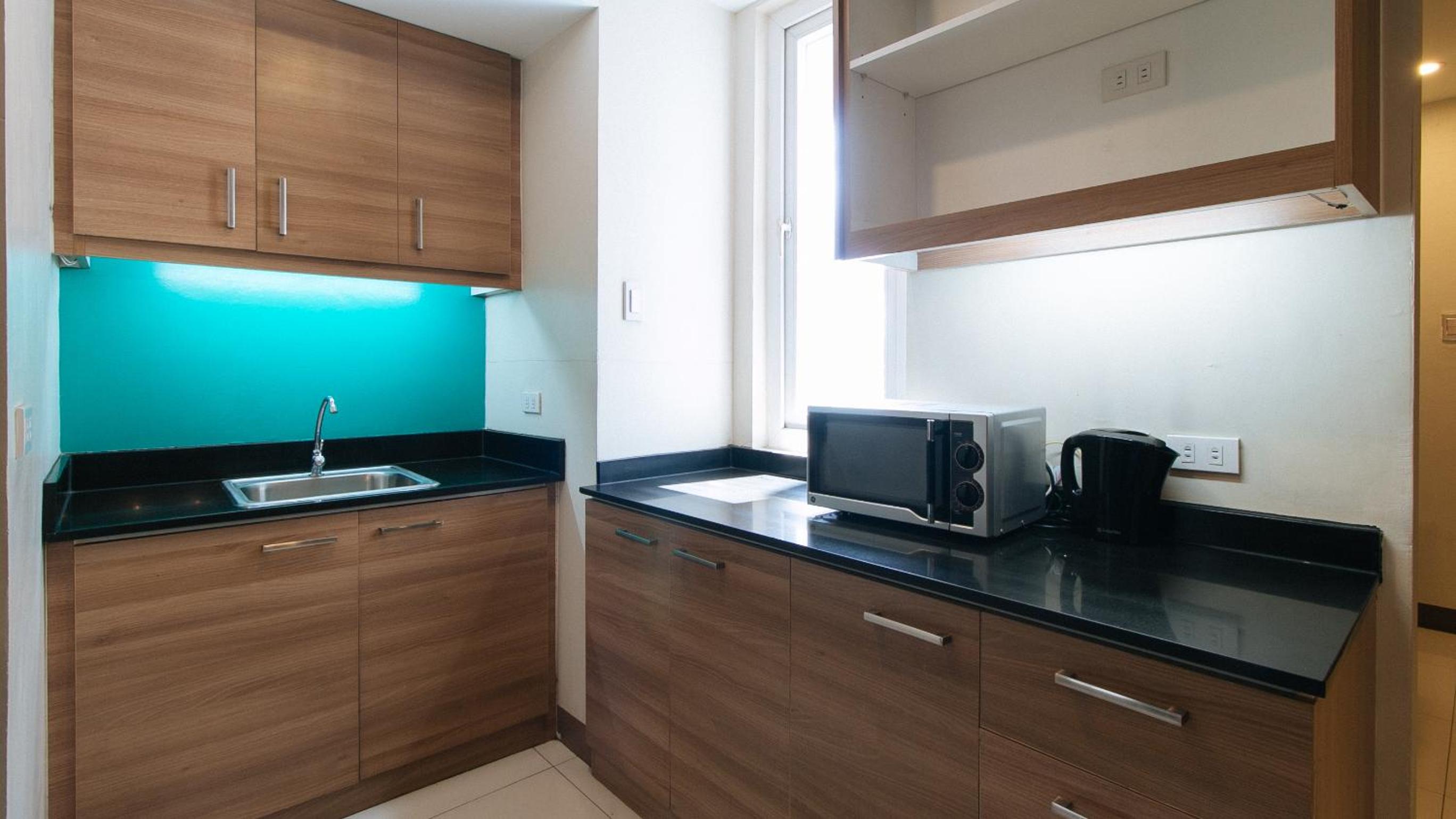 Executive Suite - Photo 8