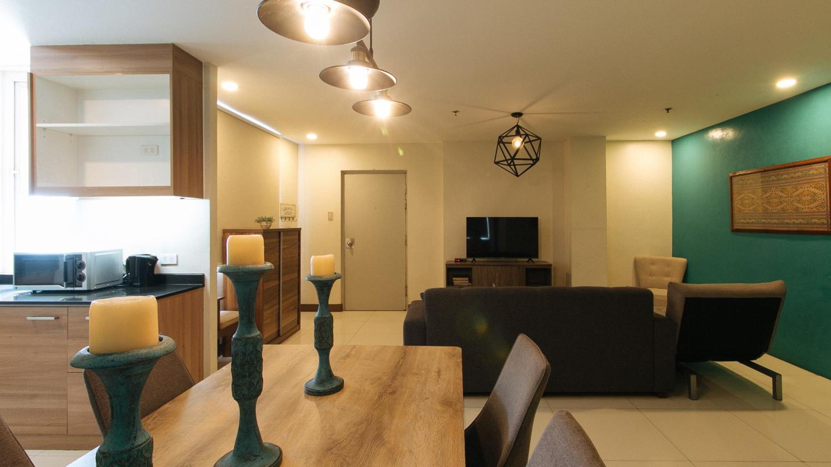 Executive Suite - Photo 6