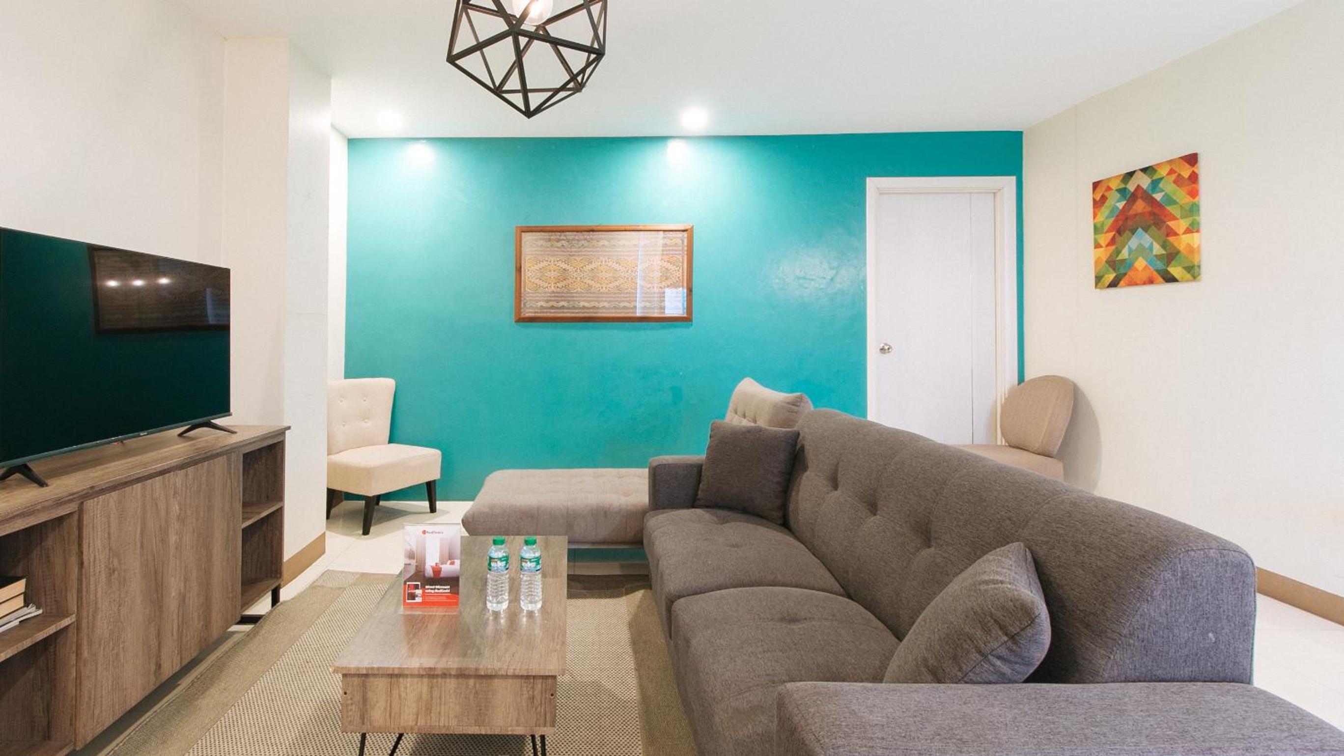 Executive Suite - Photo 11