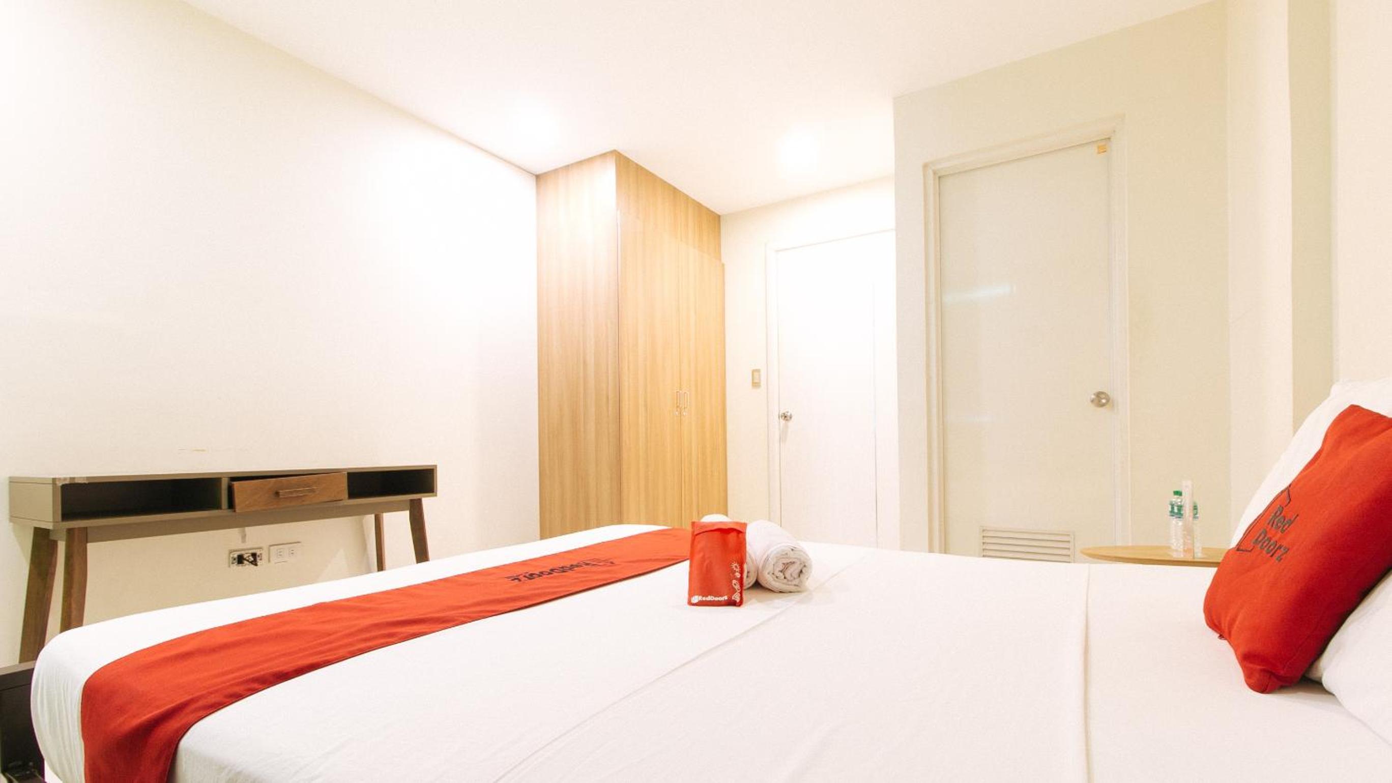 Executive Suite - Photo 28