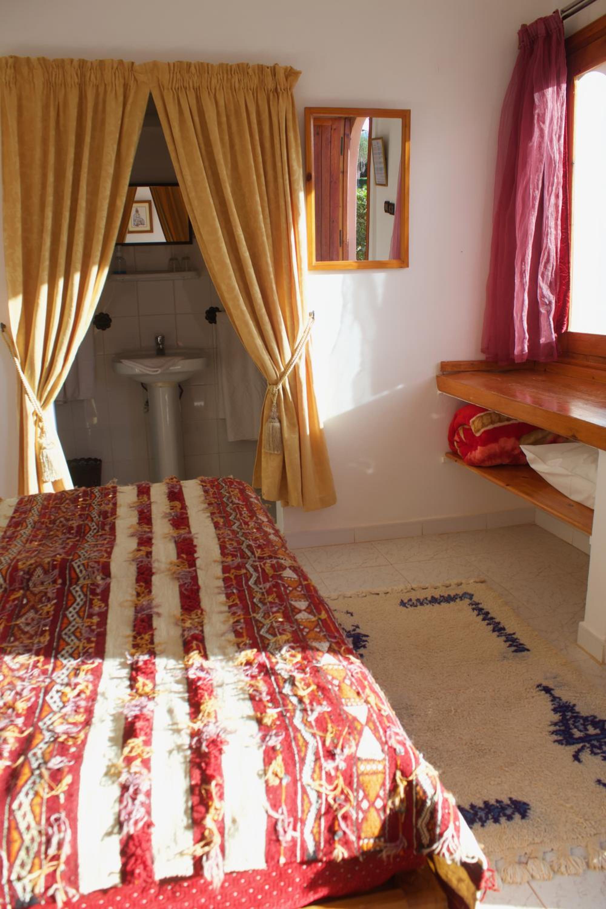 Double Room with Private Bathroom - Photo 3