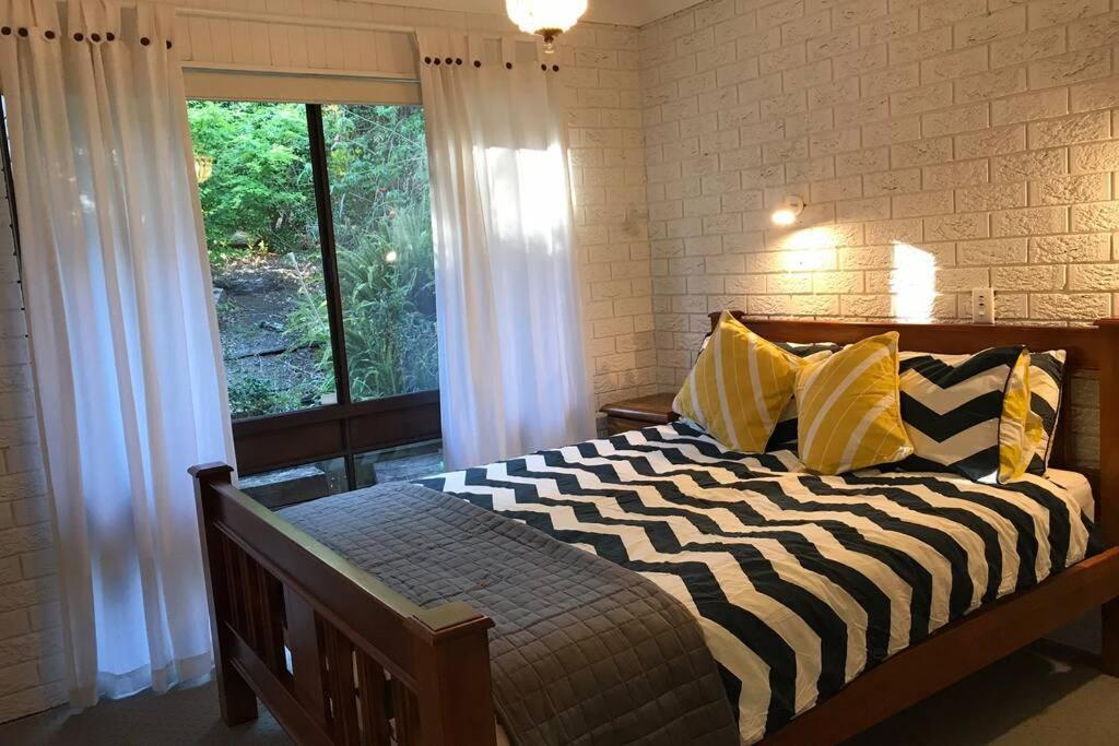 Five-Bedroom House photo 1