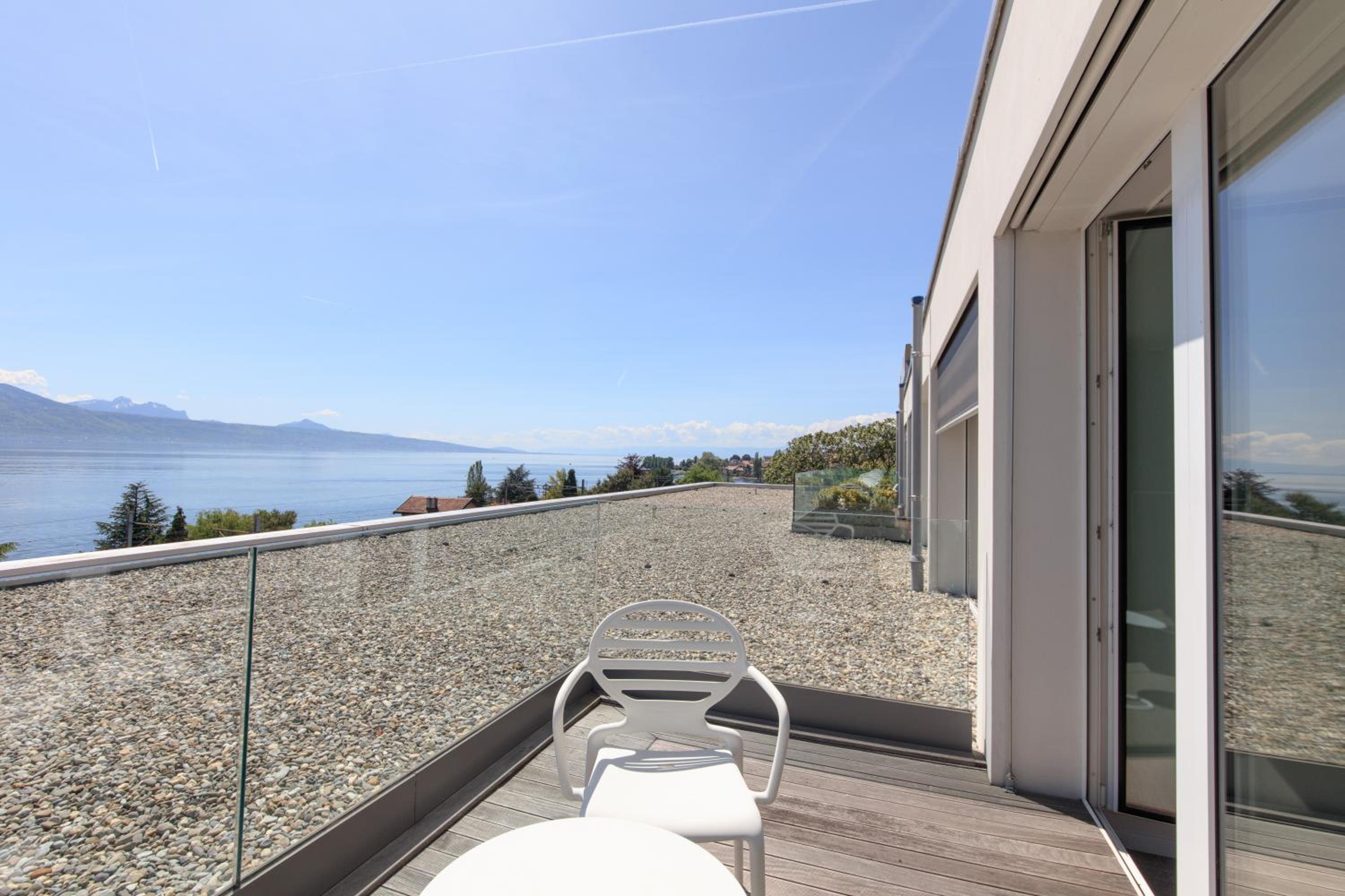 Apartment with Panoramic View - Photo 11