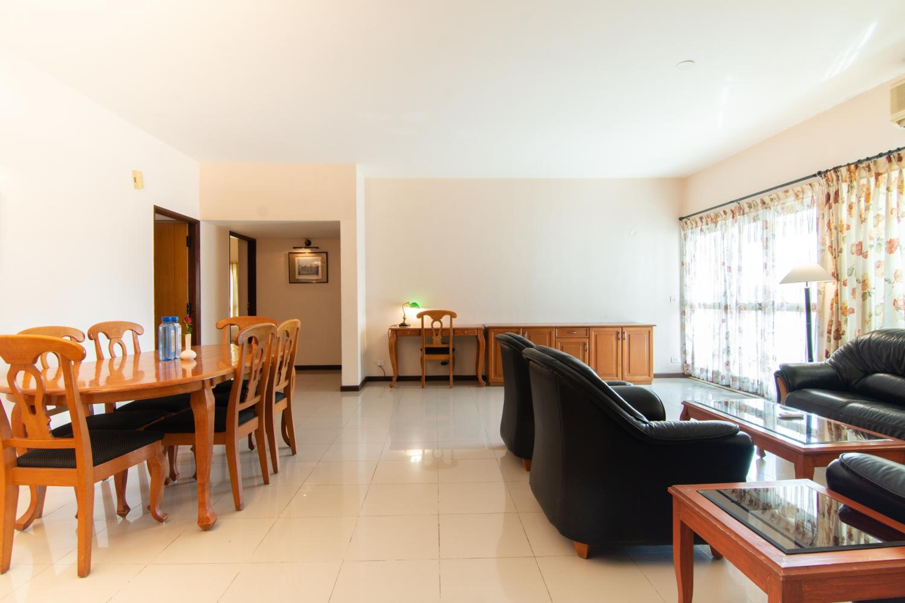 Premium Two-Bedroom Apartment With Kitchen photo 2