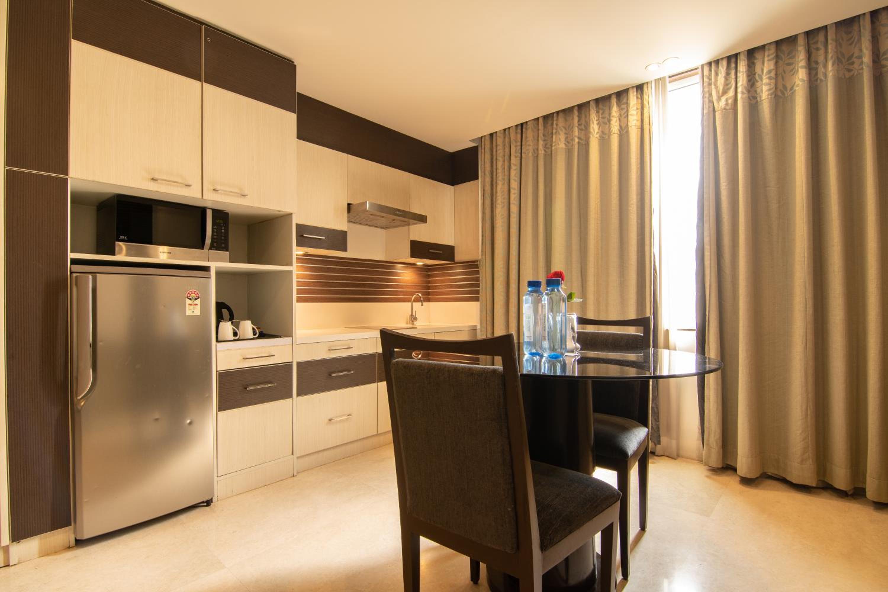 One-Bedroom Apartment With Kitchen photo 2