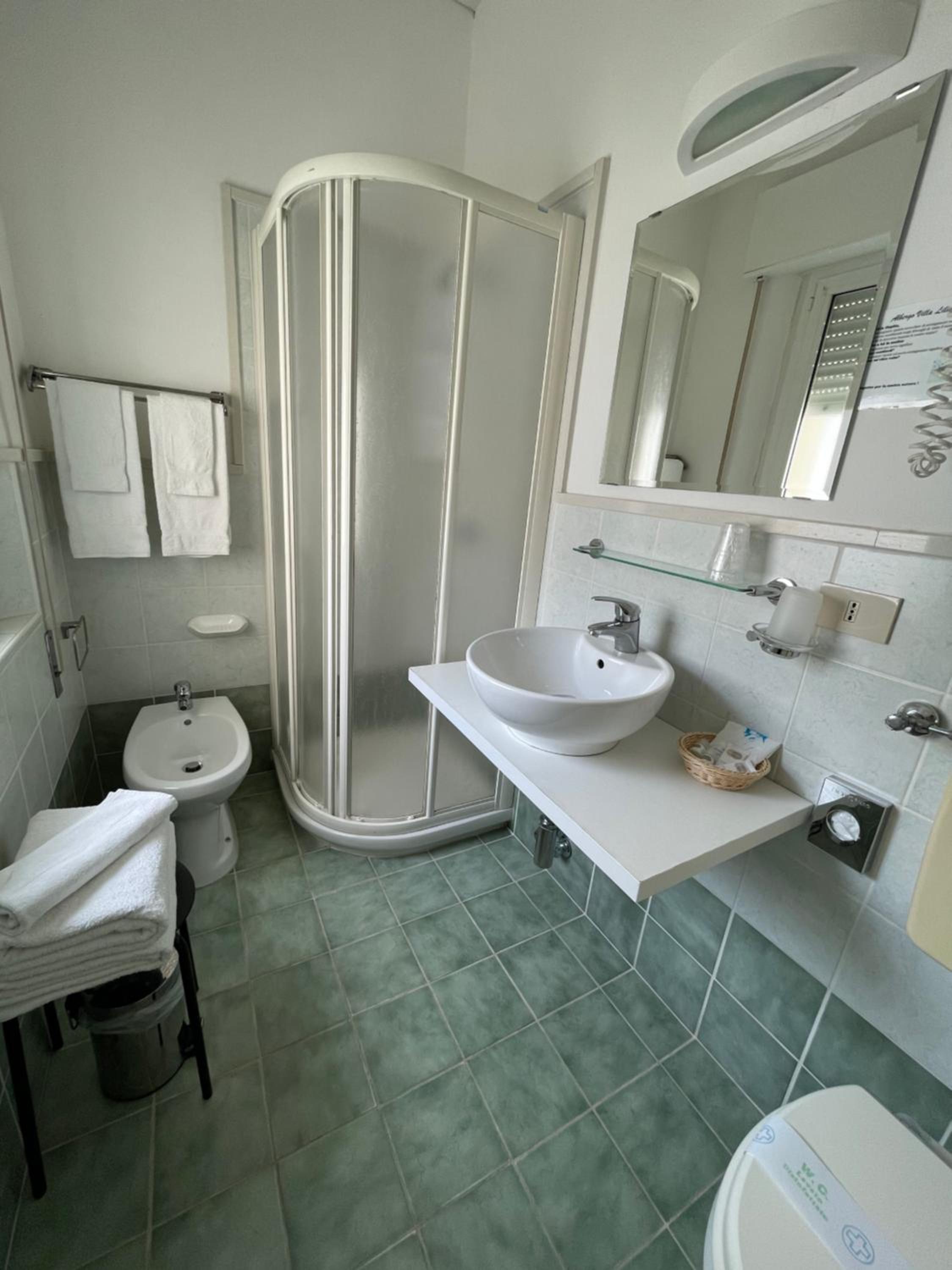 Double Room - Photo 16