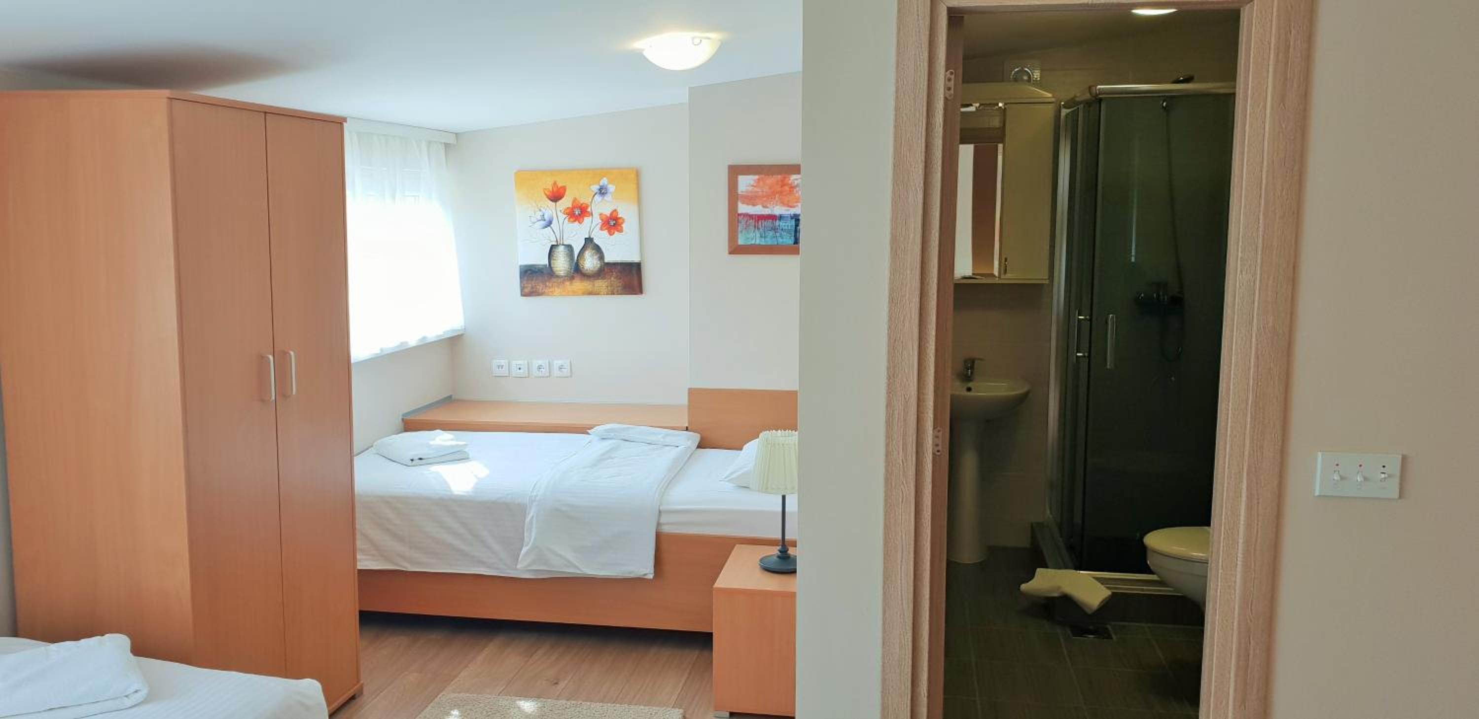 Three-Bedroom Deluxe Apartment - Photo 3