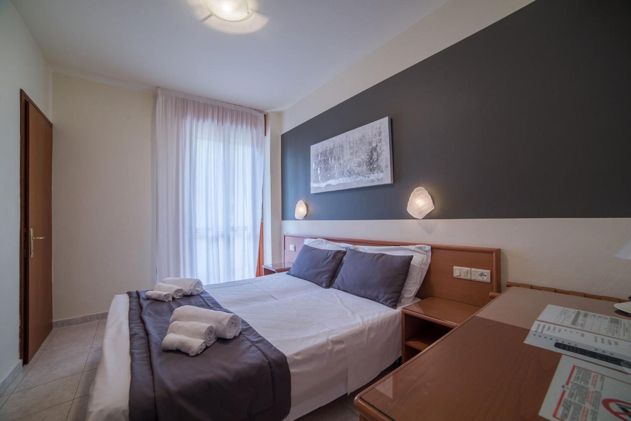 Standard Double Room - Photo 2