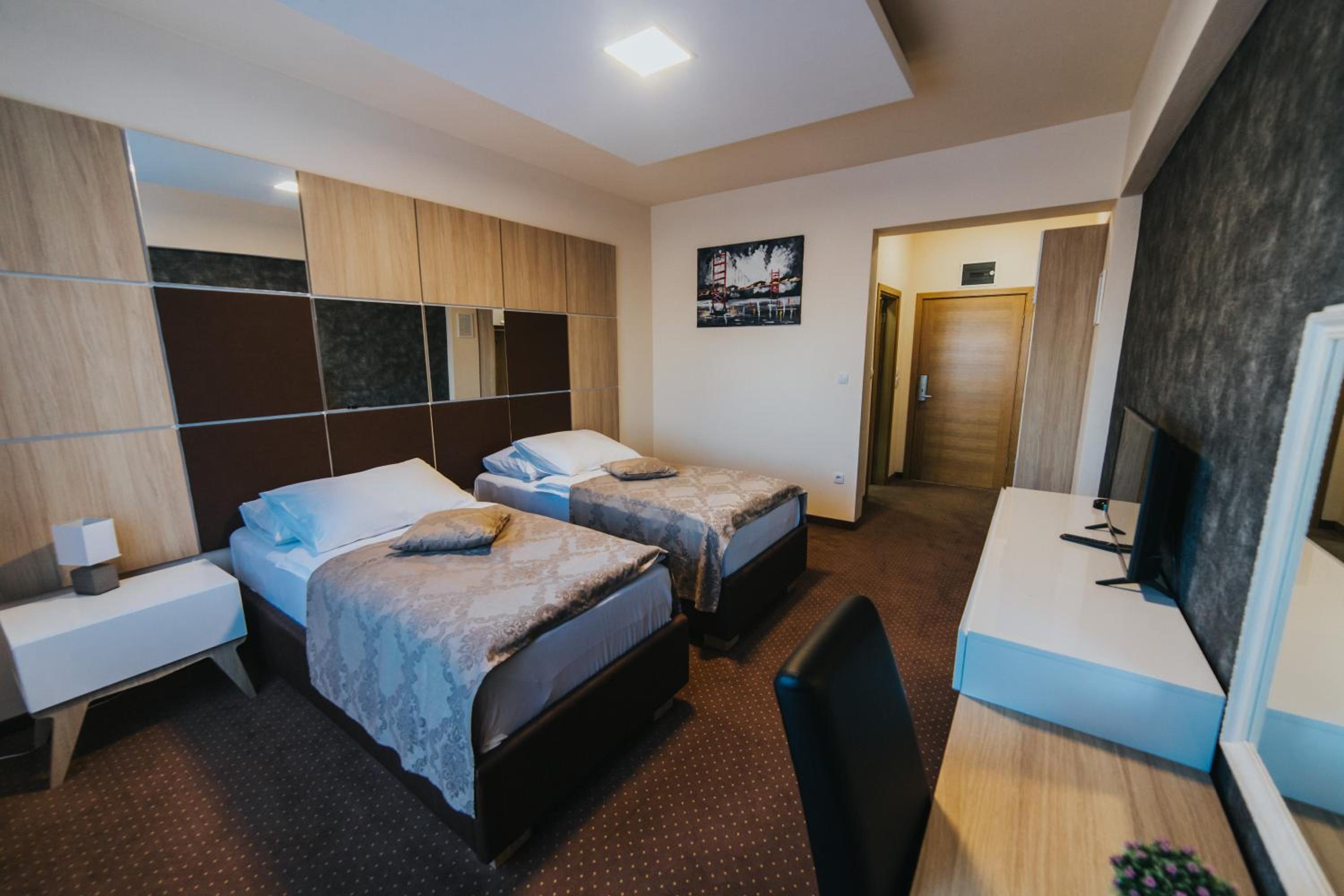 Deluxe Twin Room photo 3