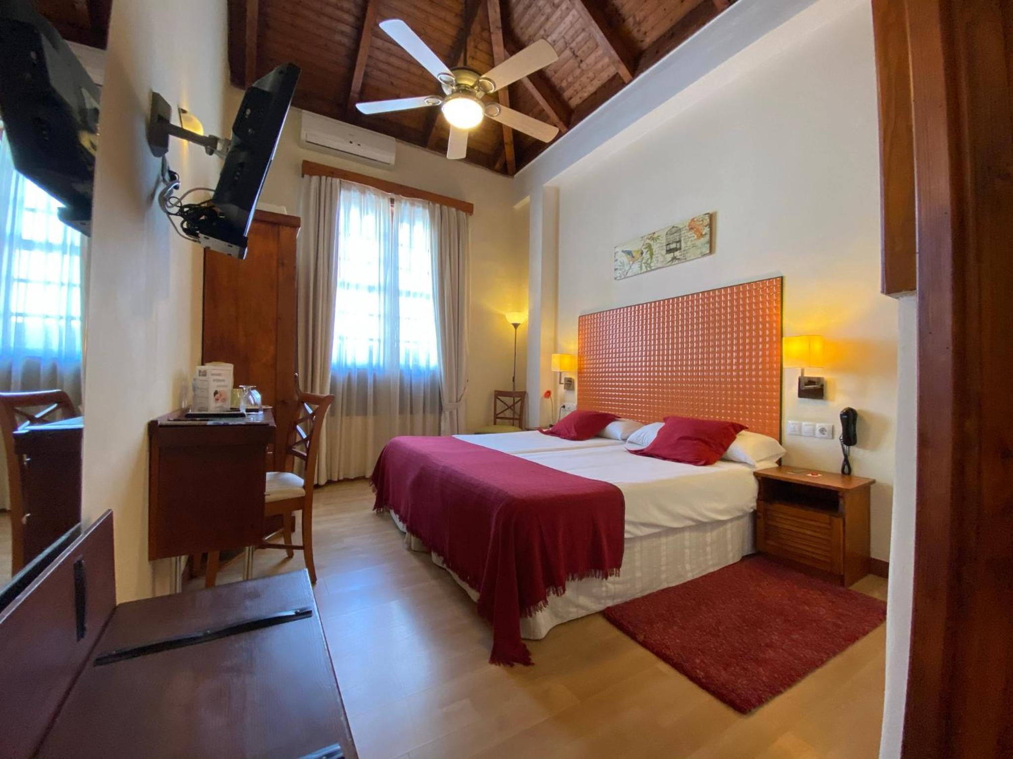 Double or Twin Room - Top Floor photo 3