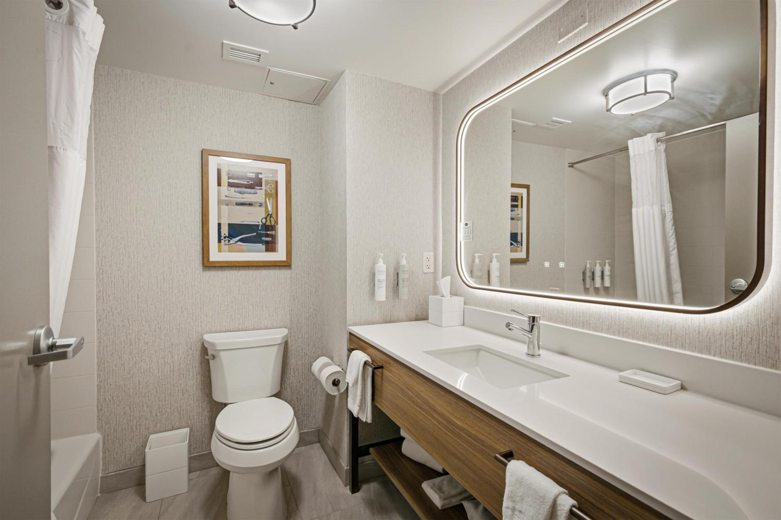 Queen Room with Two Queen Beds, Sofa Bed and Bath Tub / Non-Smoking
