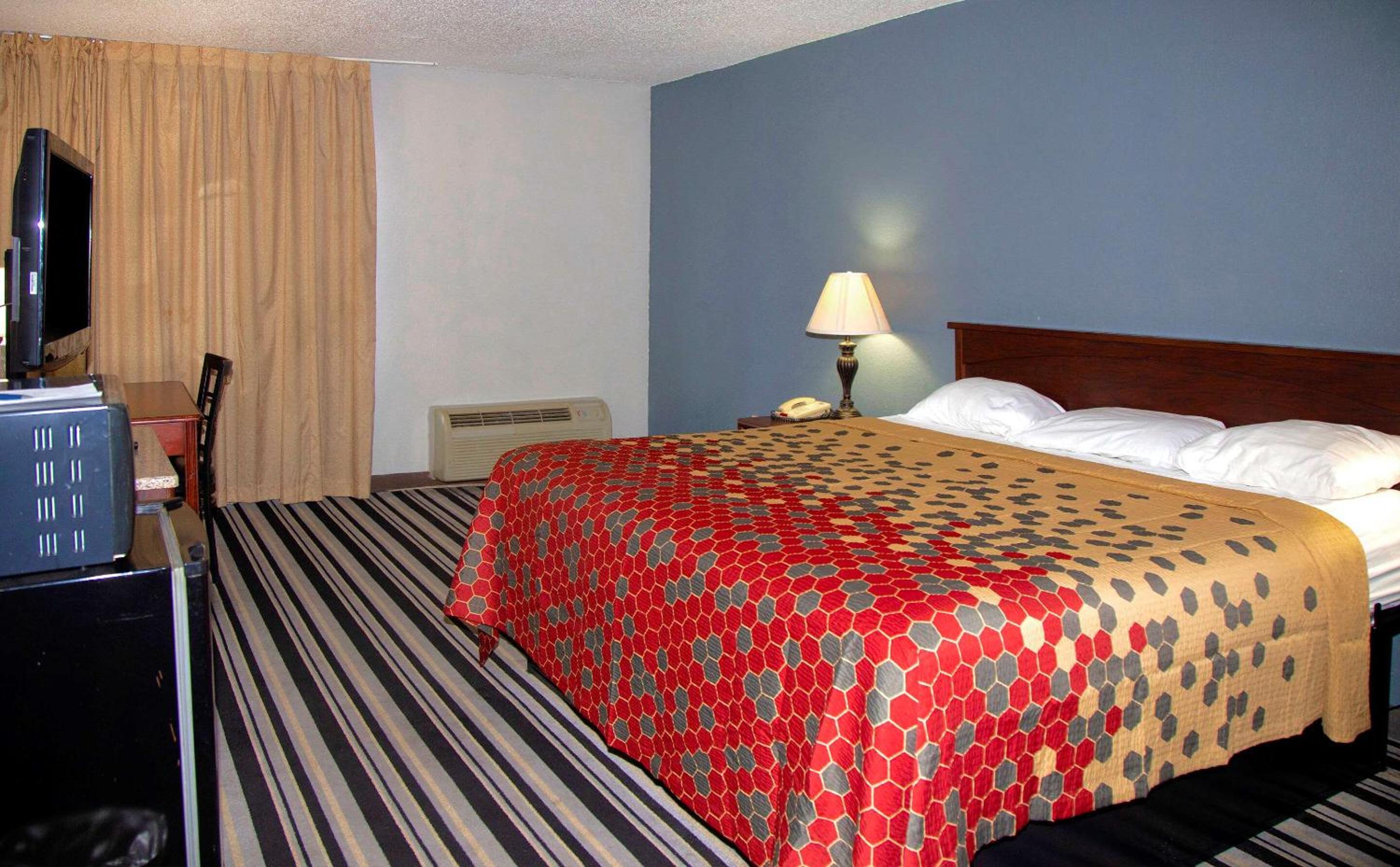 Standard King Room - Non-Smoking  - Photo 3